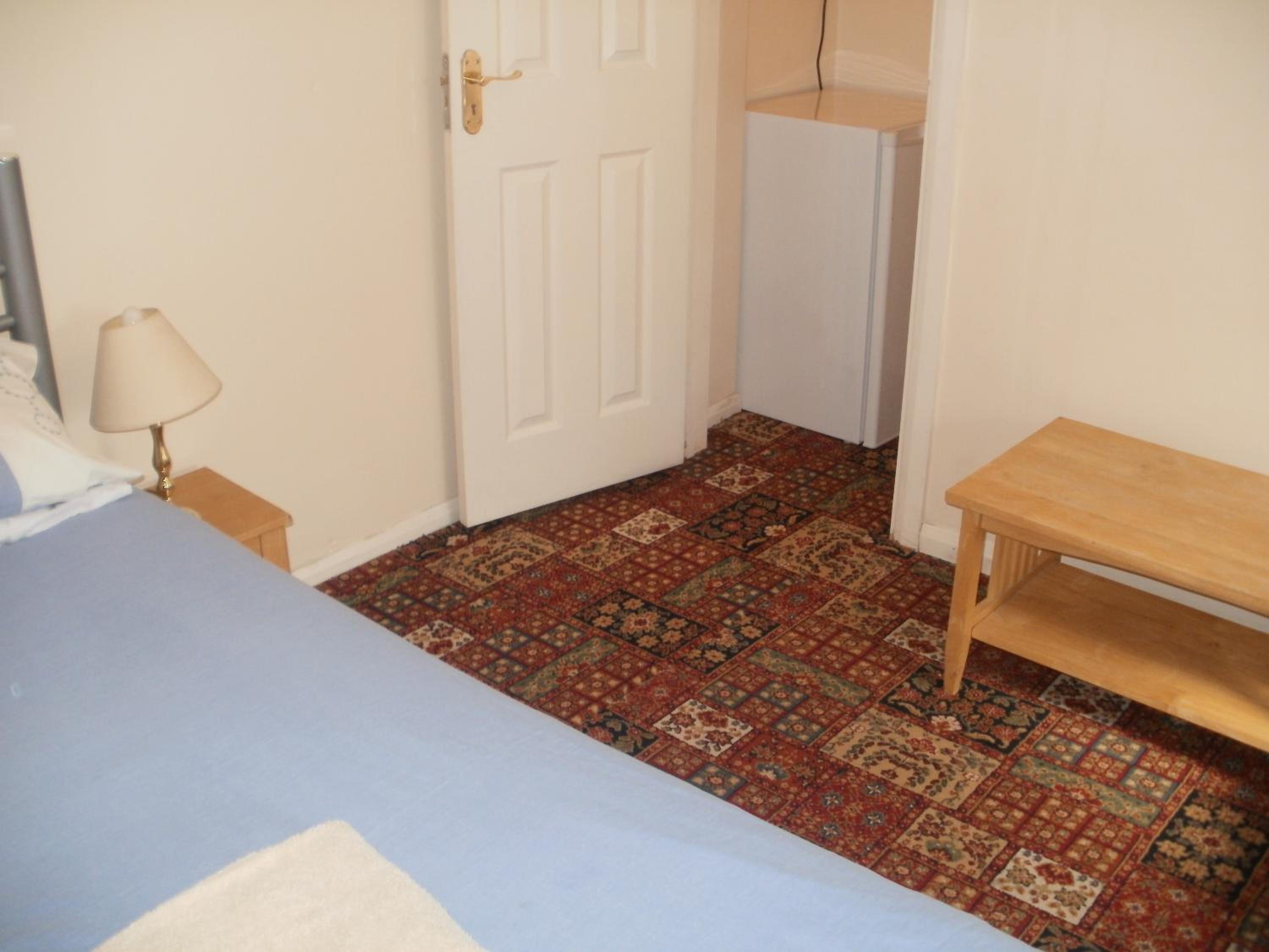 Single Room with Shared Bathroom photo 3