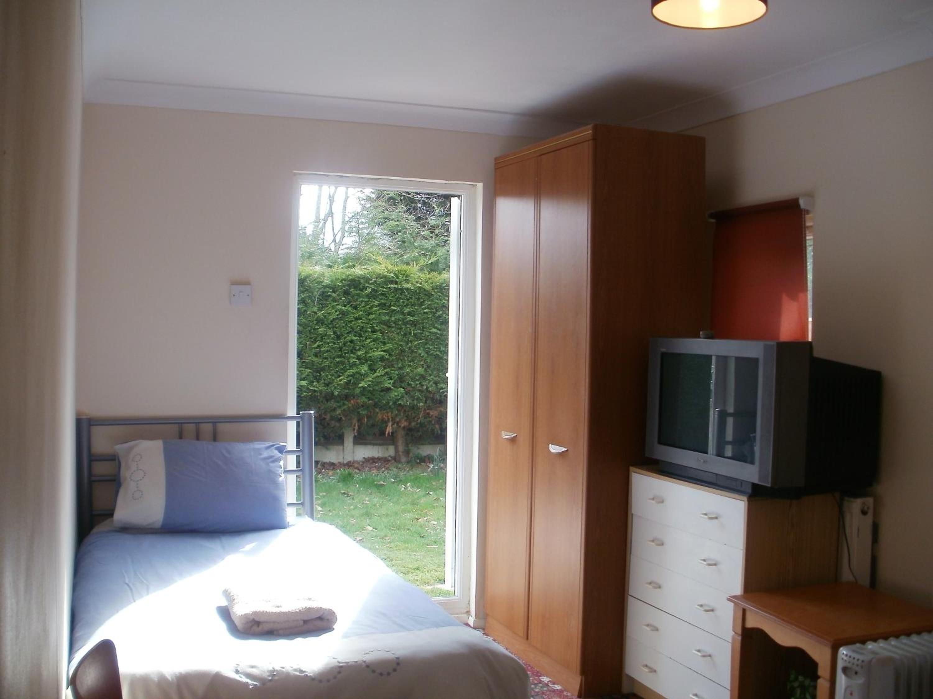 Single Room with Shared Bathroom photo 1