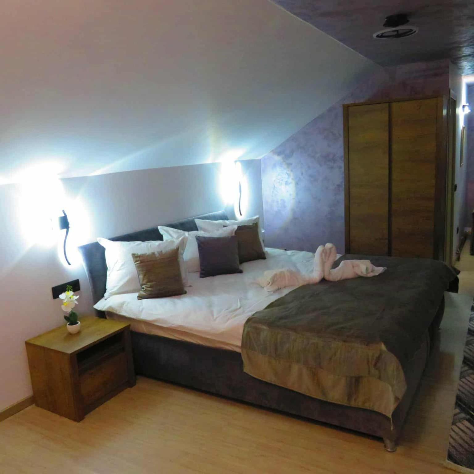 Family Room with Private Bathroom photo 3