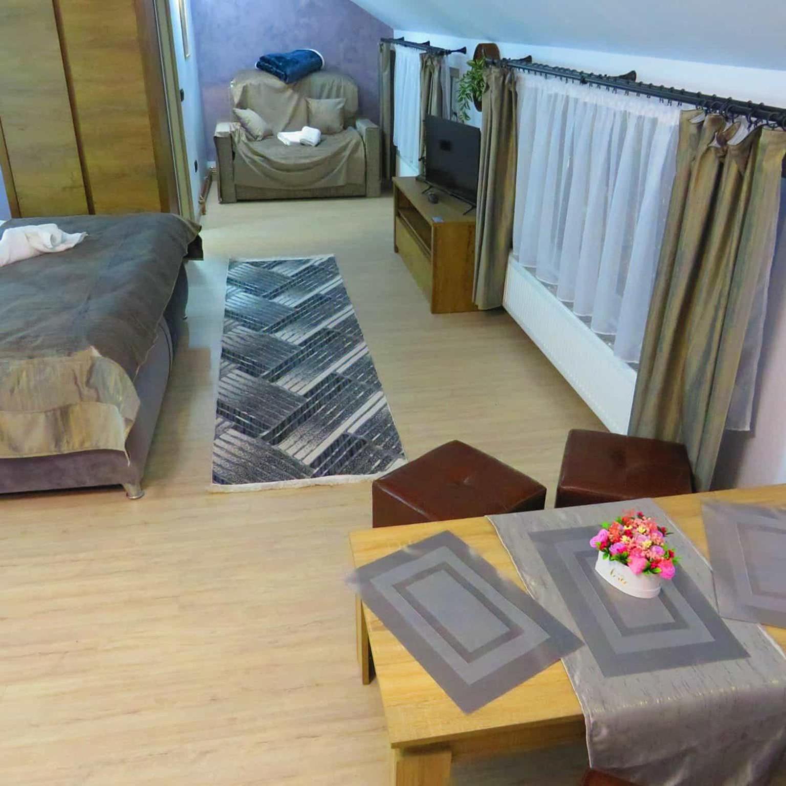 Family Room with Private Bathroom photo 1