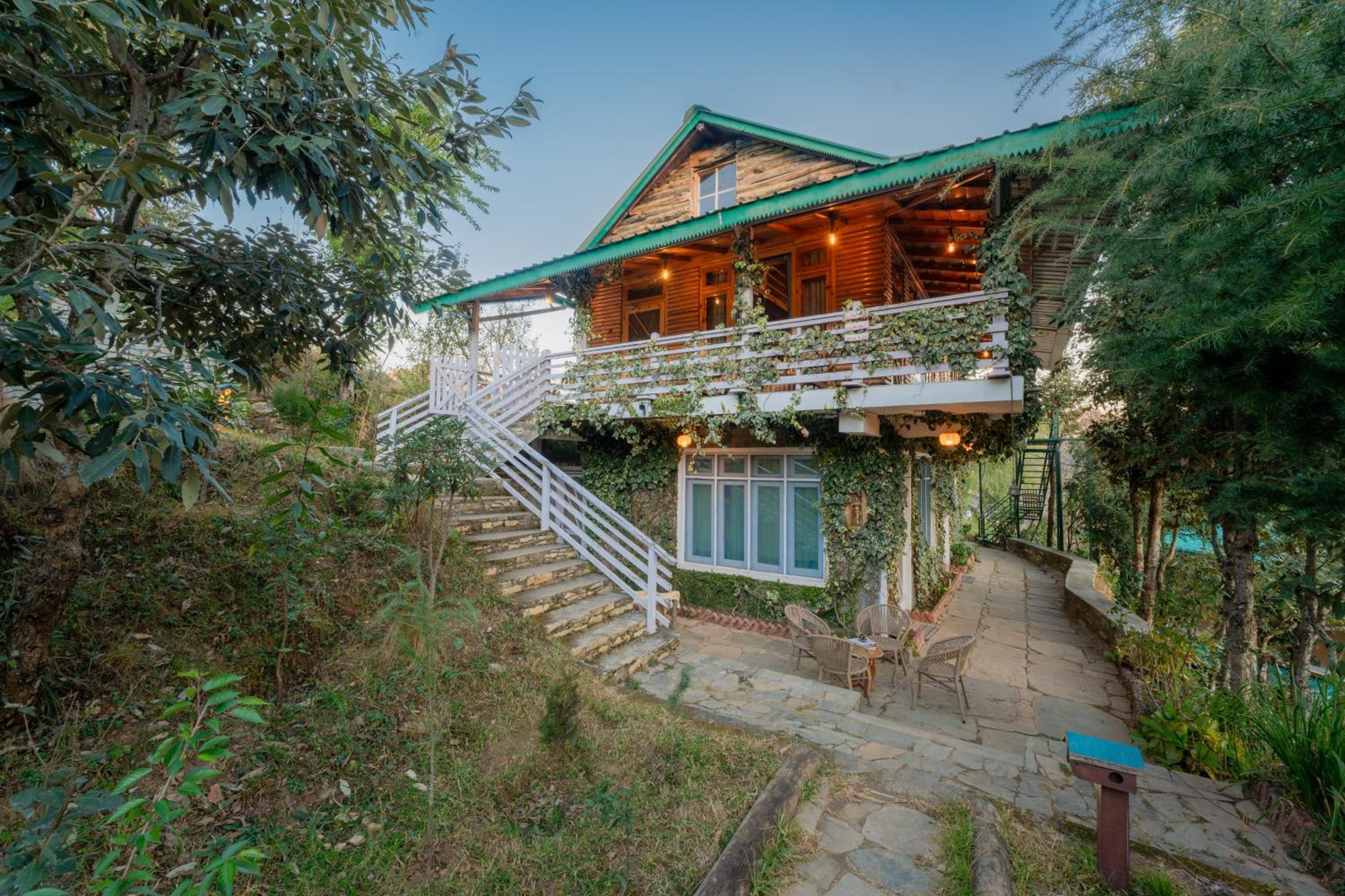 Five-Bedroom House photo 1