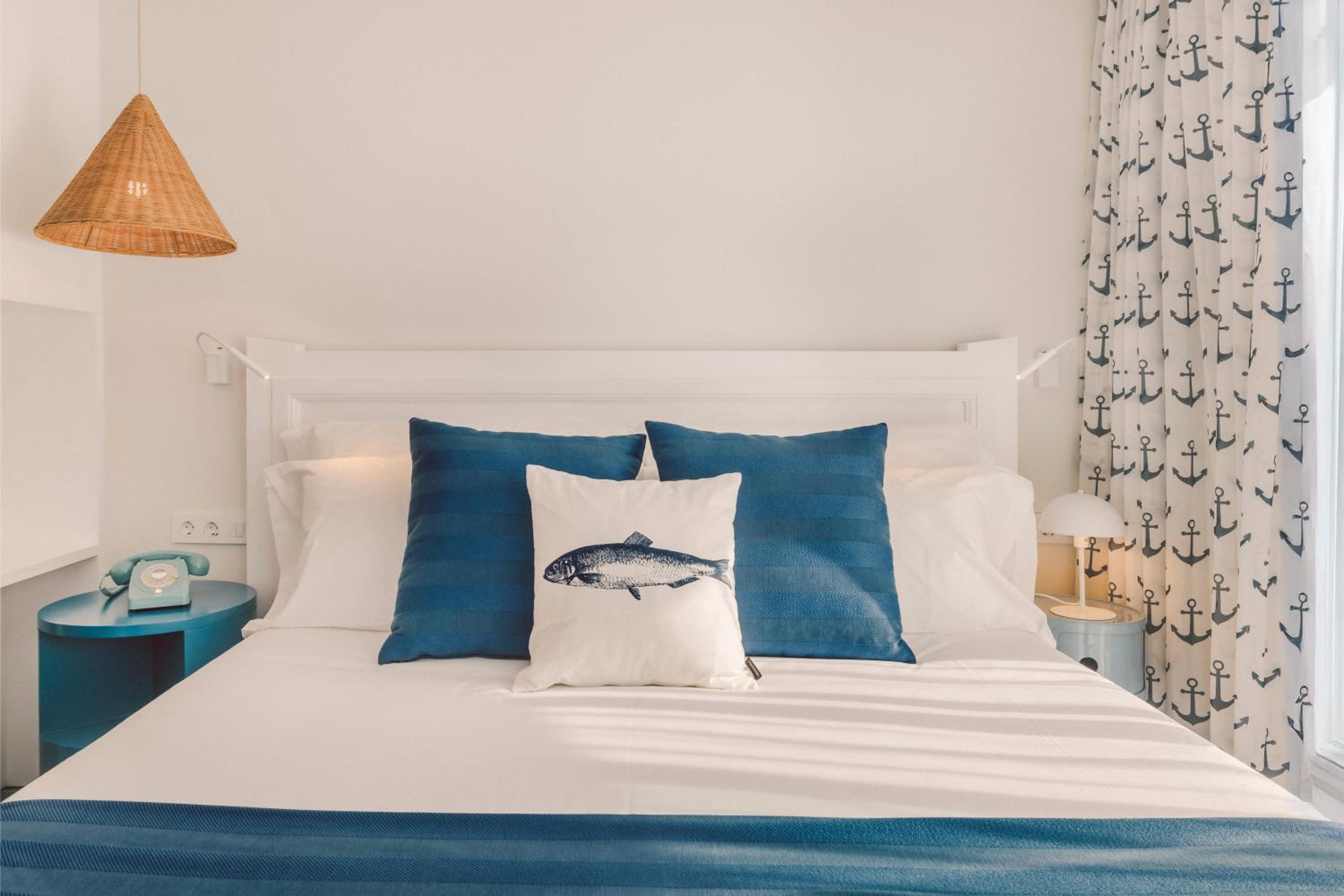 Deluxe Double Room with Balcony and Sea View
