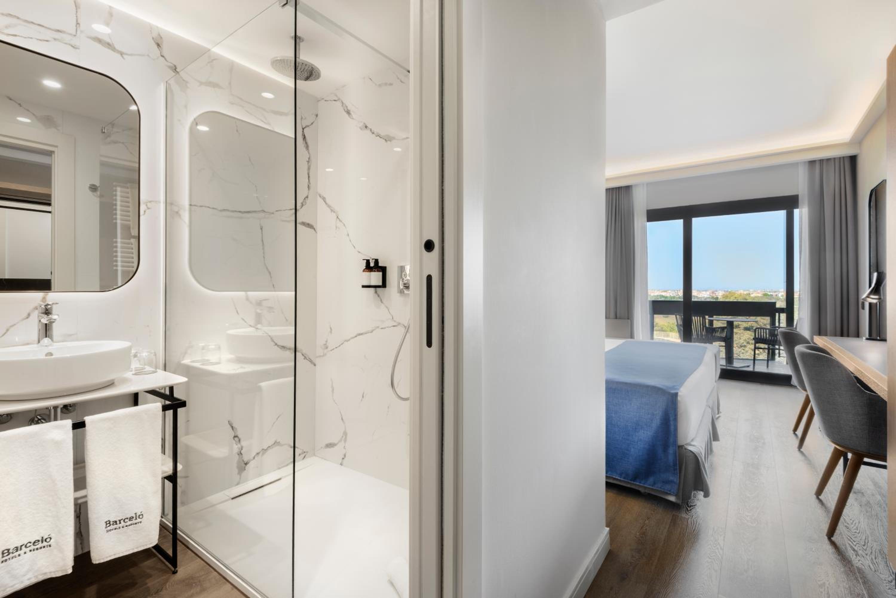 Junior Suite with Balcony photo 1