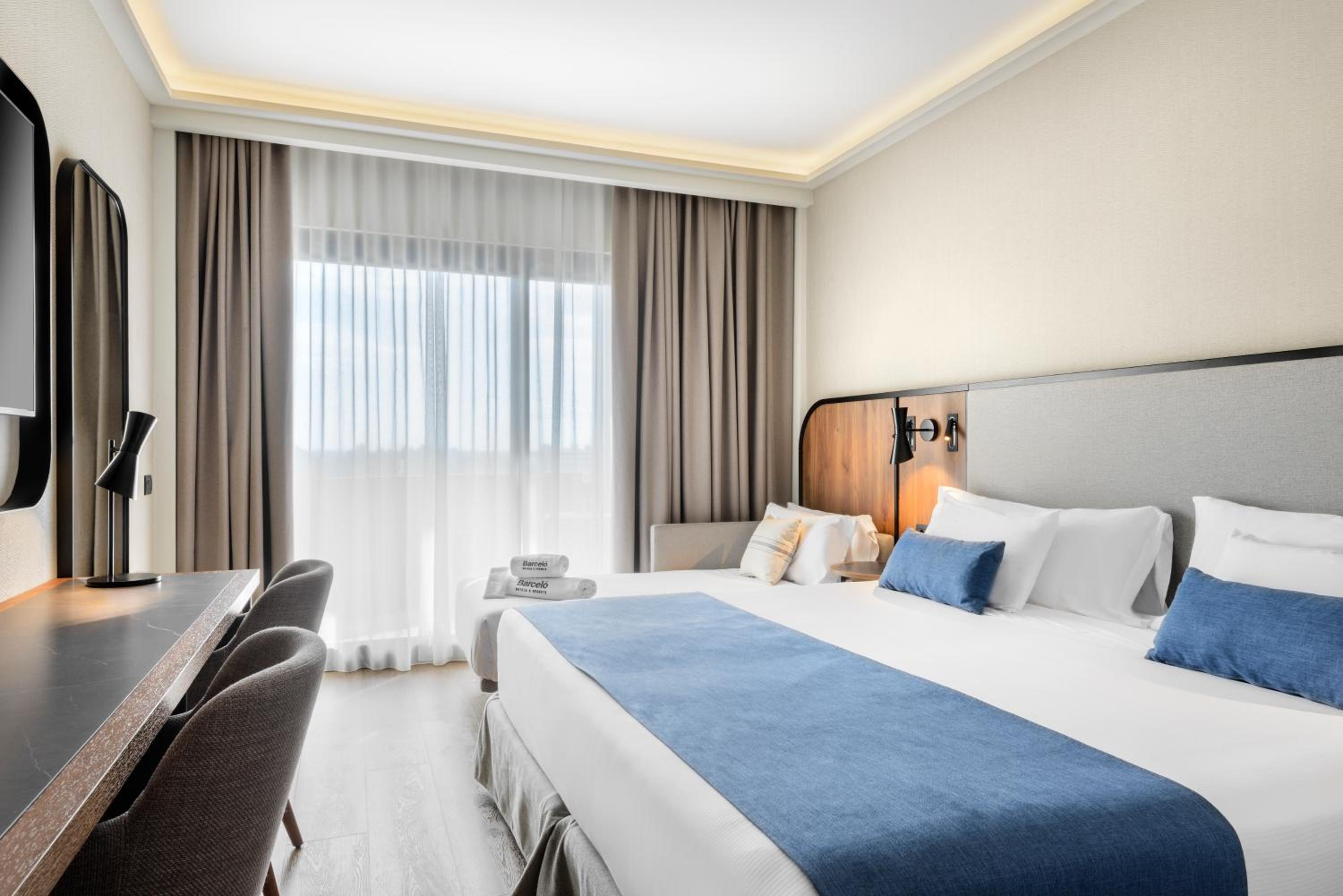 Deluxe Double Room with Extra Bed photo 3