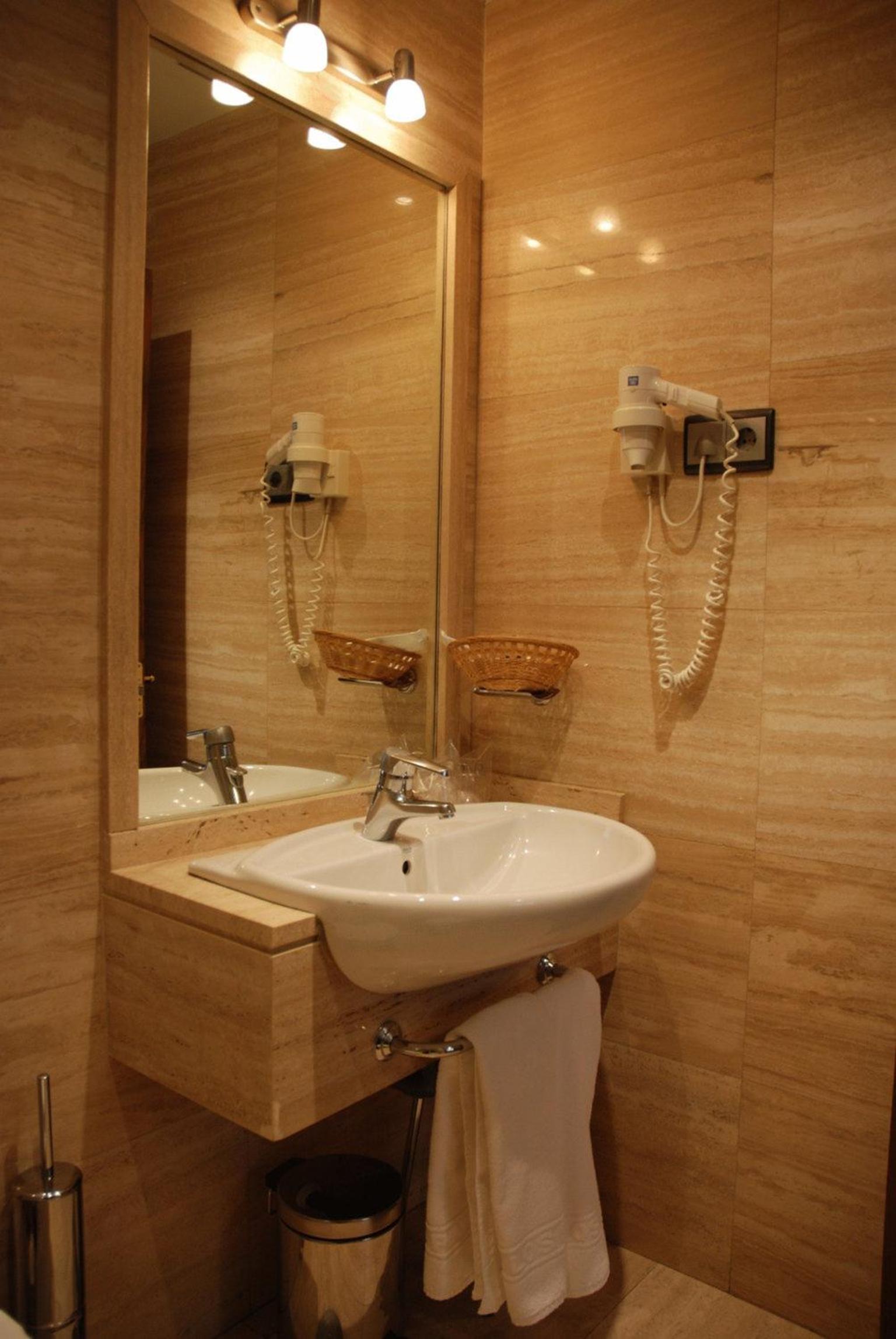 Double Room - Photo 2