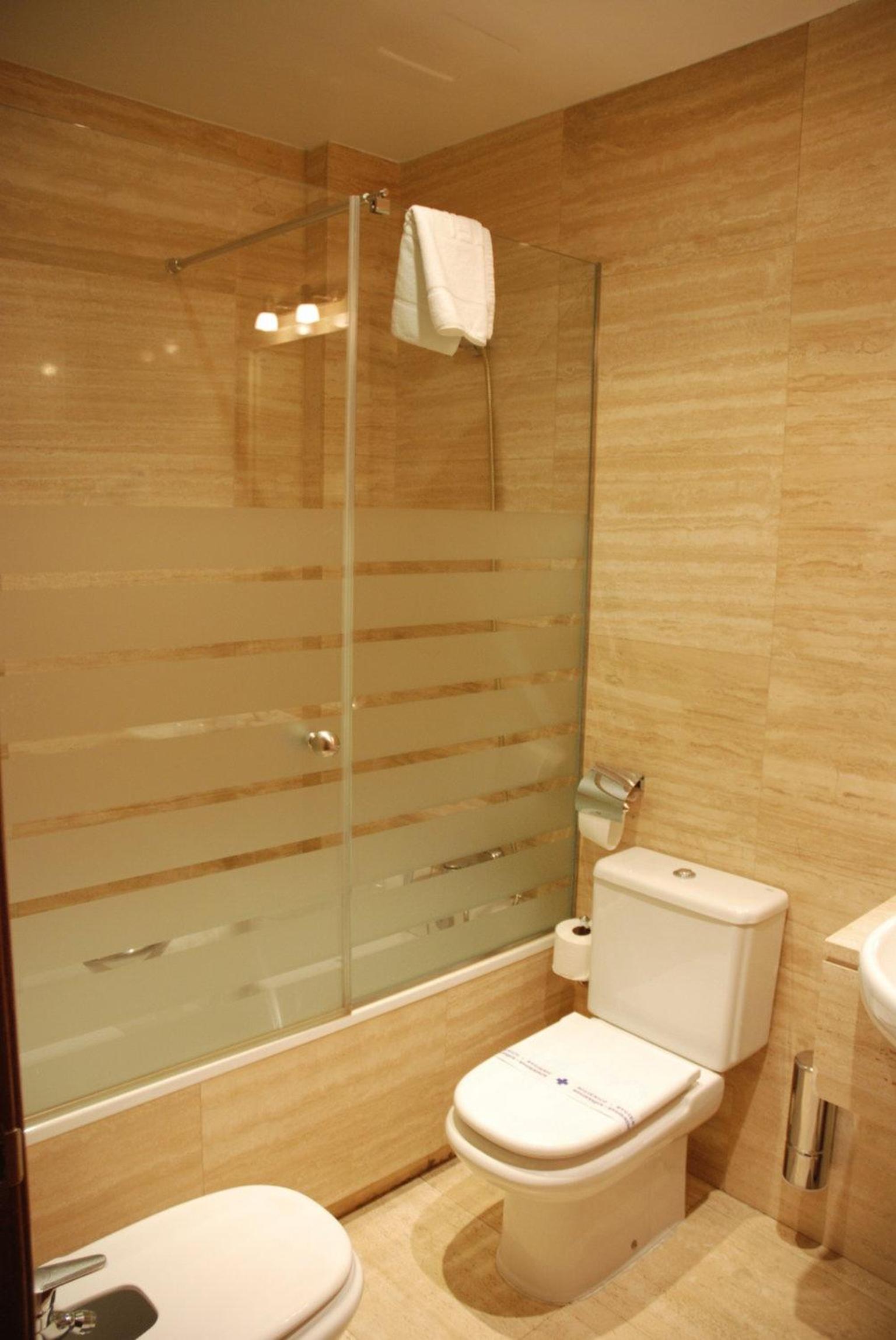 Double Room - Photo 5