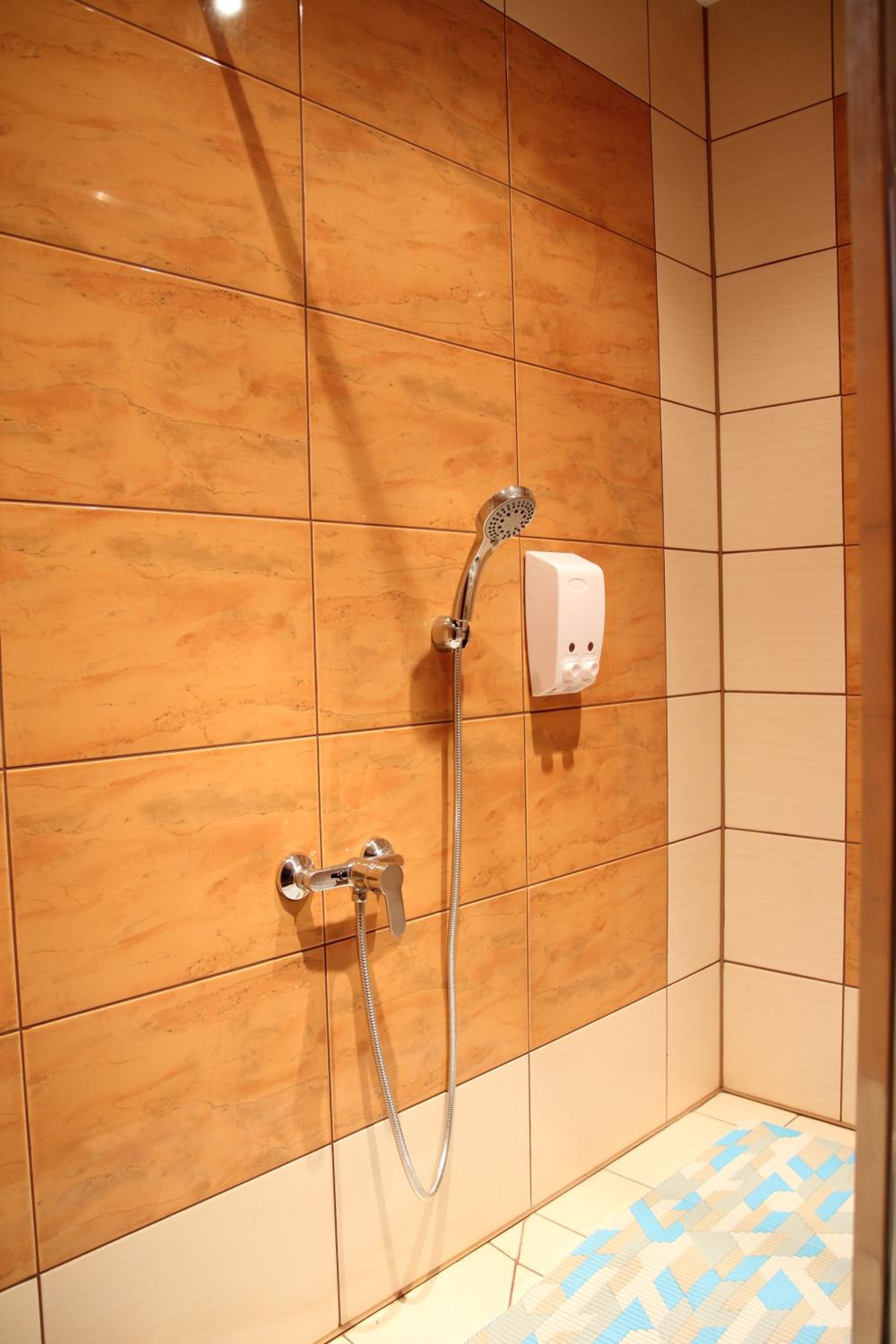 Double Room - Disability Access photo 3