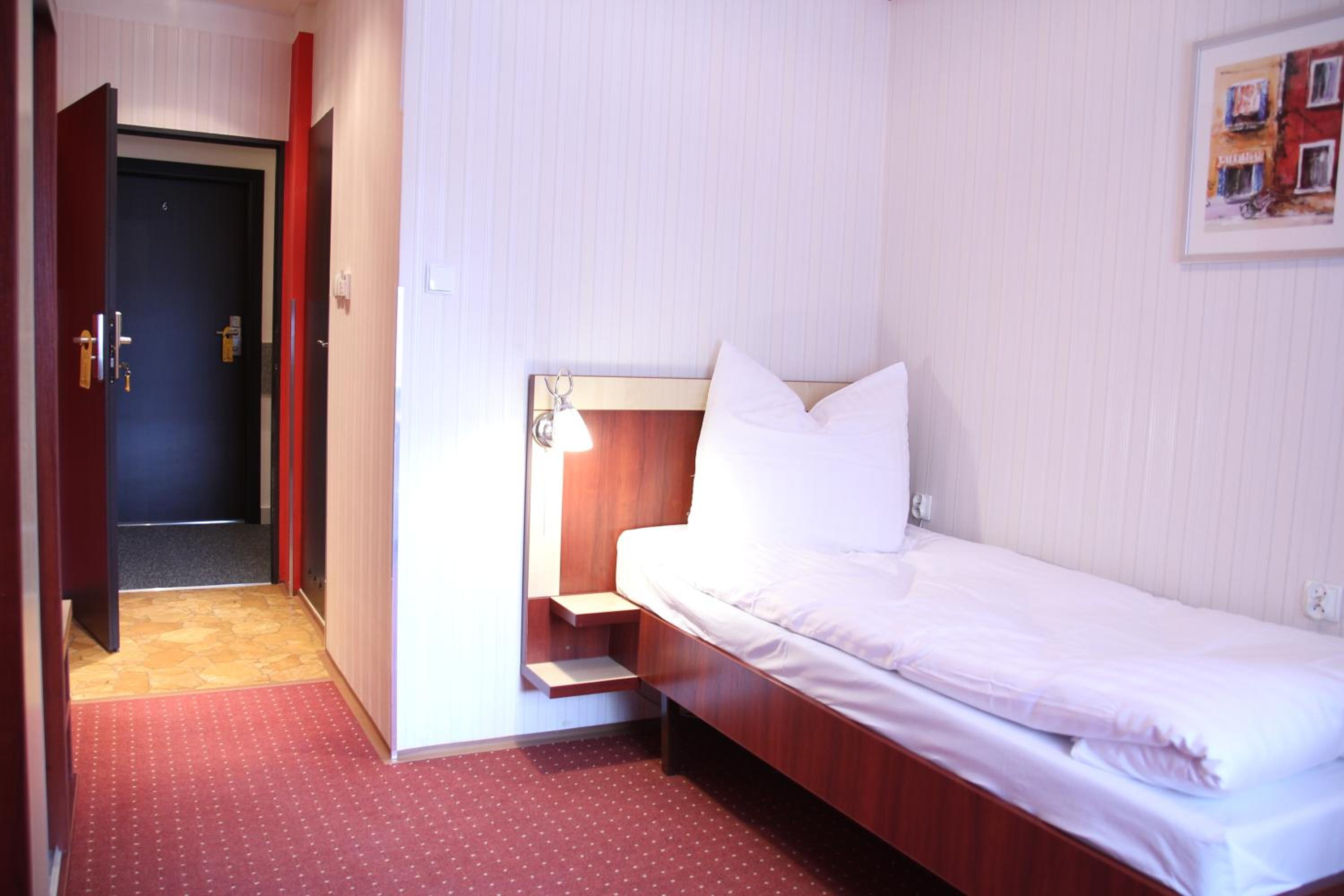 Single Room photo 2