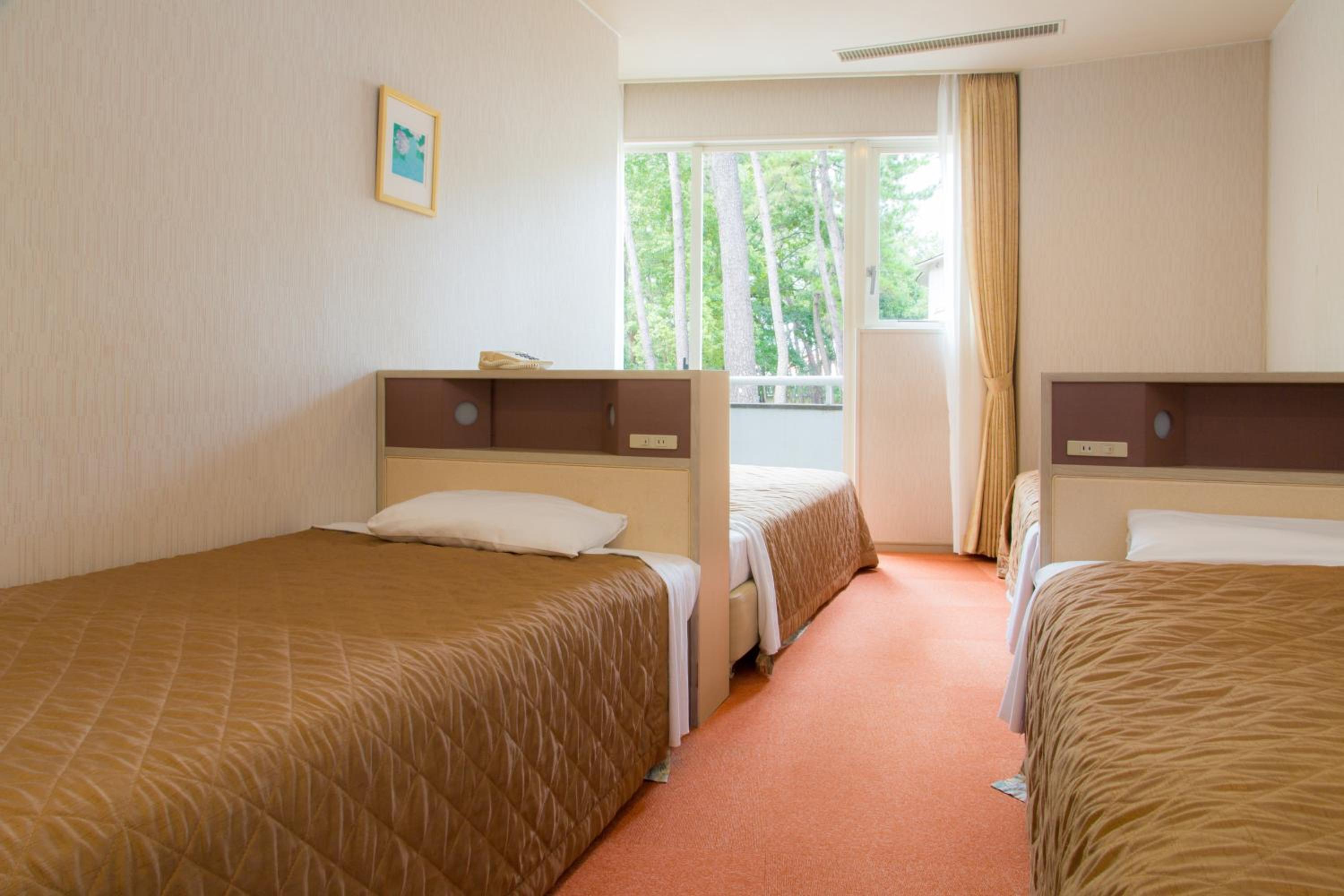 Group Room Type B - Non-Smoking (No Pets Allowed) photo 2