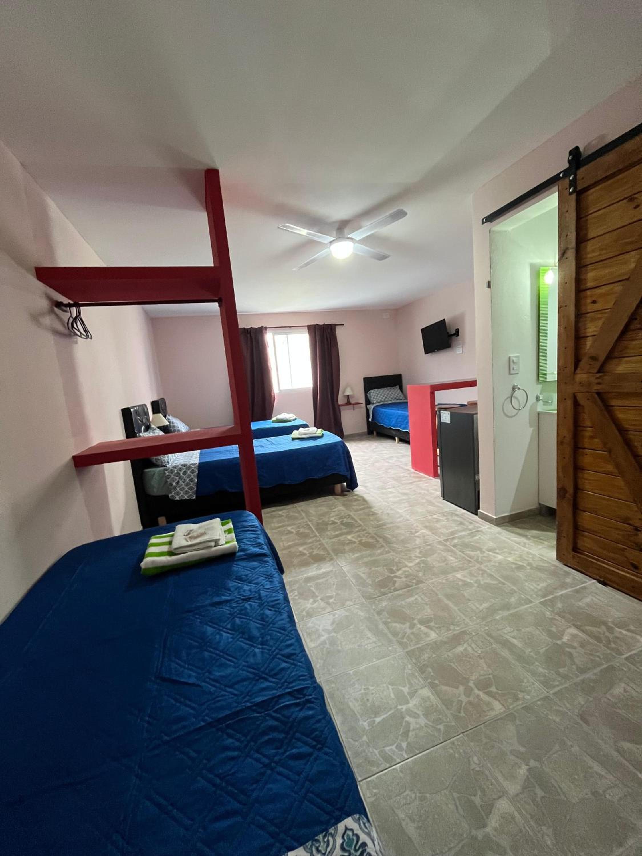 Quadruple Room with Private Bathroom photo 1