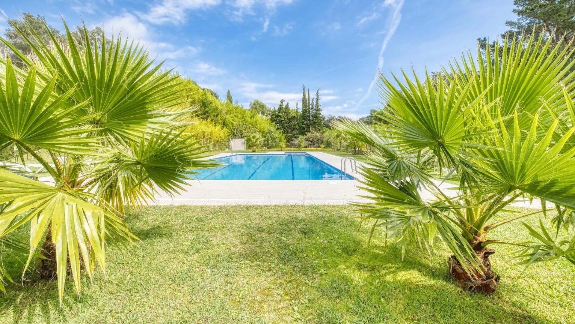 Villa with Garden View