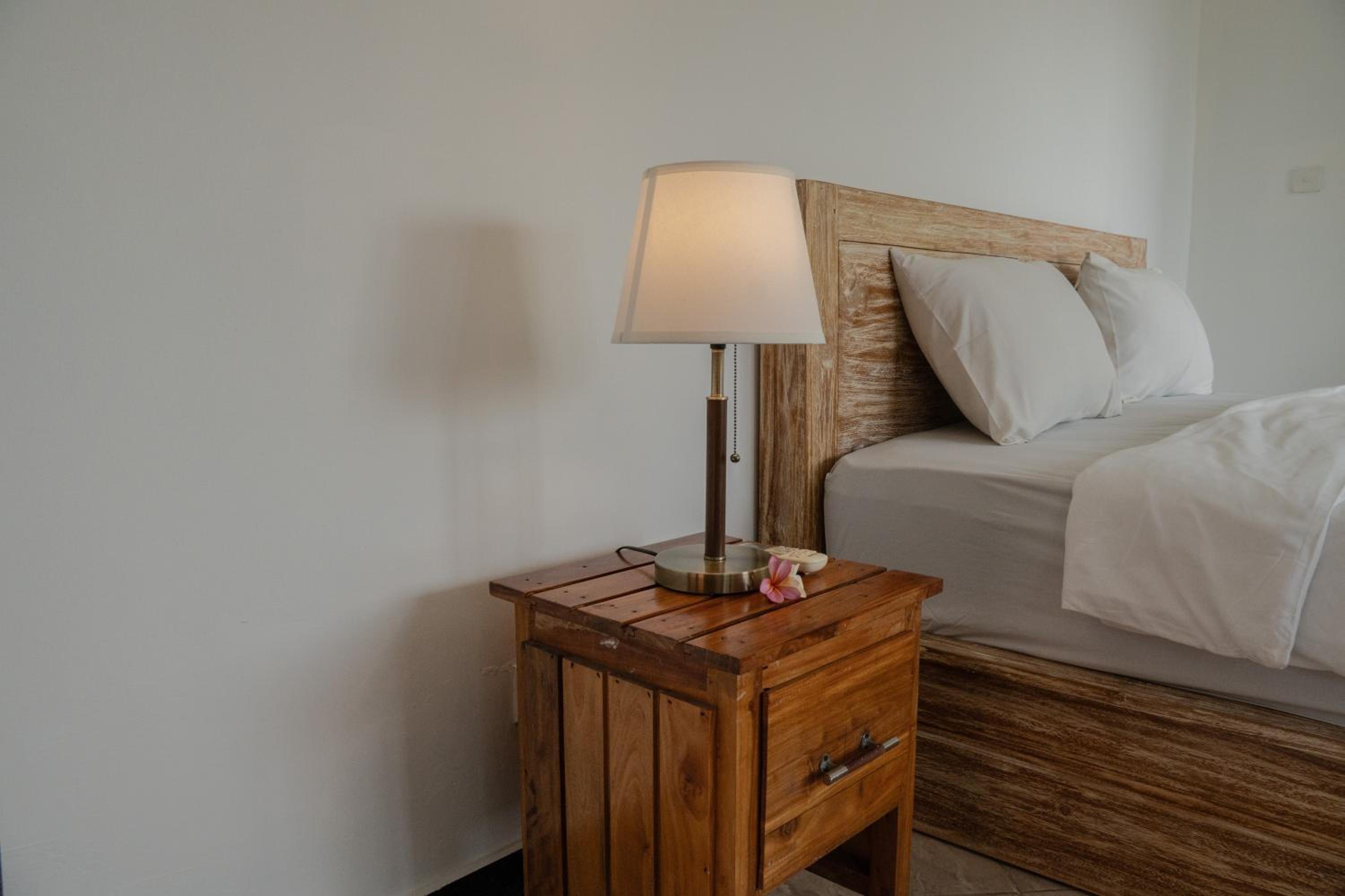 Standard Double Room - Photo 11