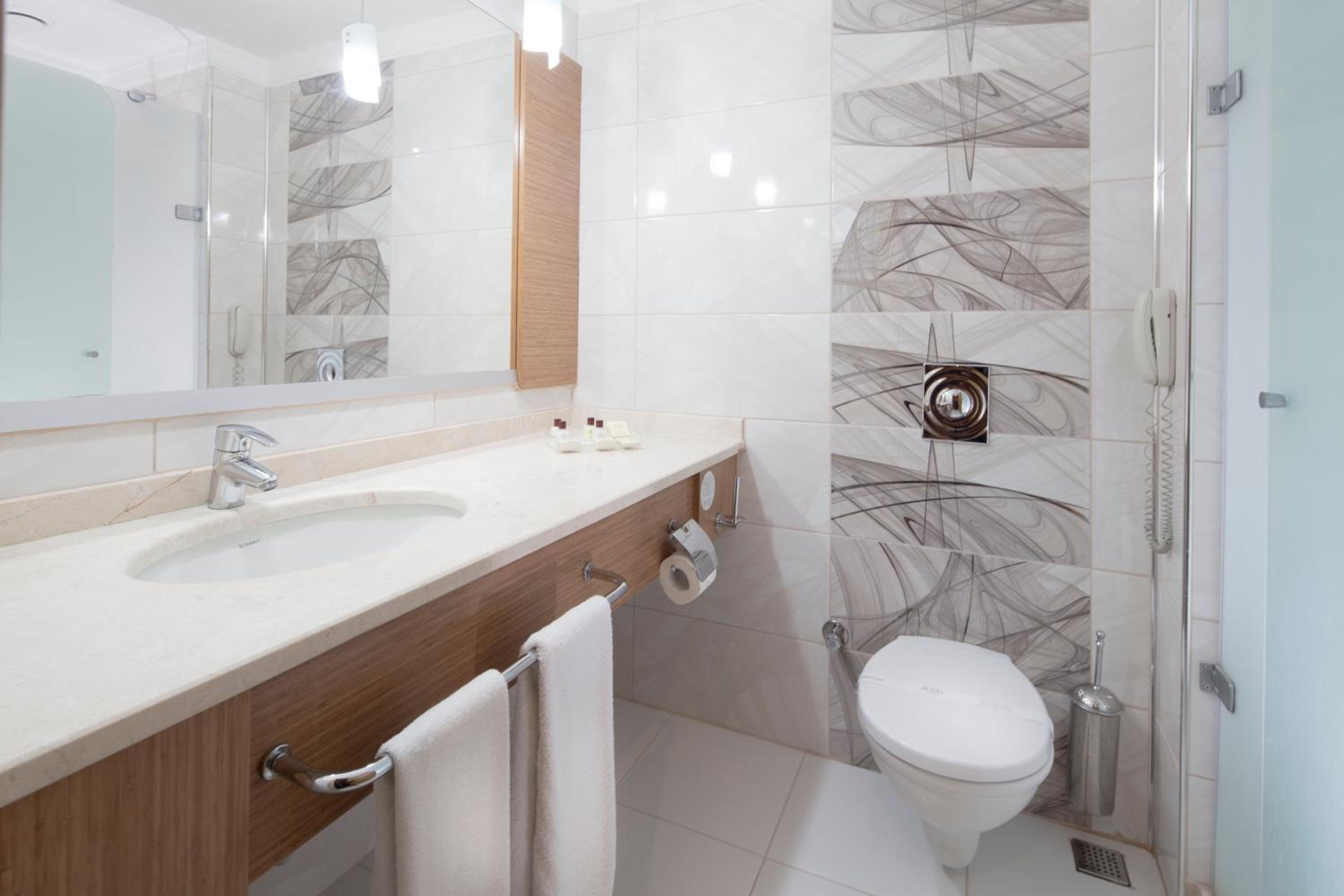 Standard Double or Twin Room (2 Adults + 1 Child) photo 2
