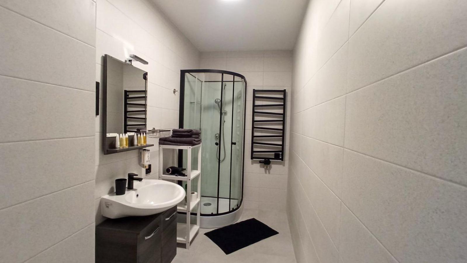 Double or Twin Room with Private Bathroom photo 3