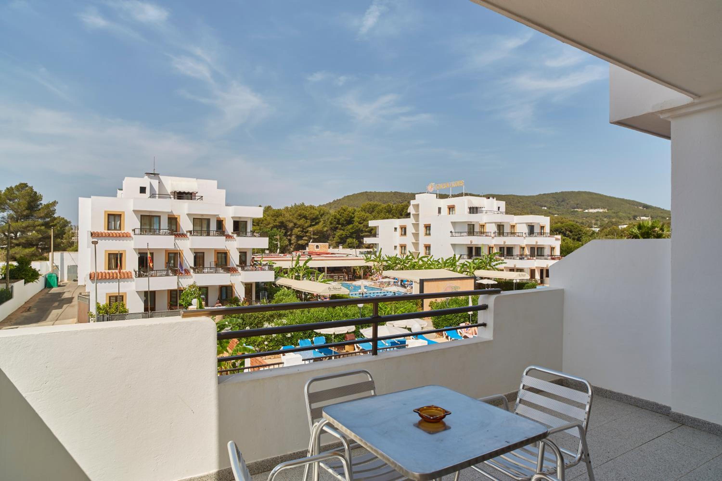Premium One-Bedroom Apartment with Pool View photo 2