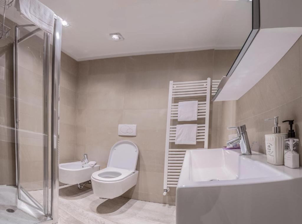 Large Double or Twin Room photo 3
