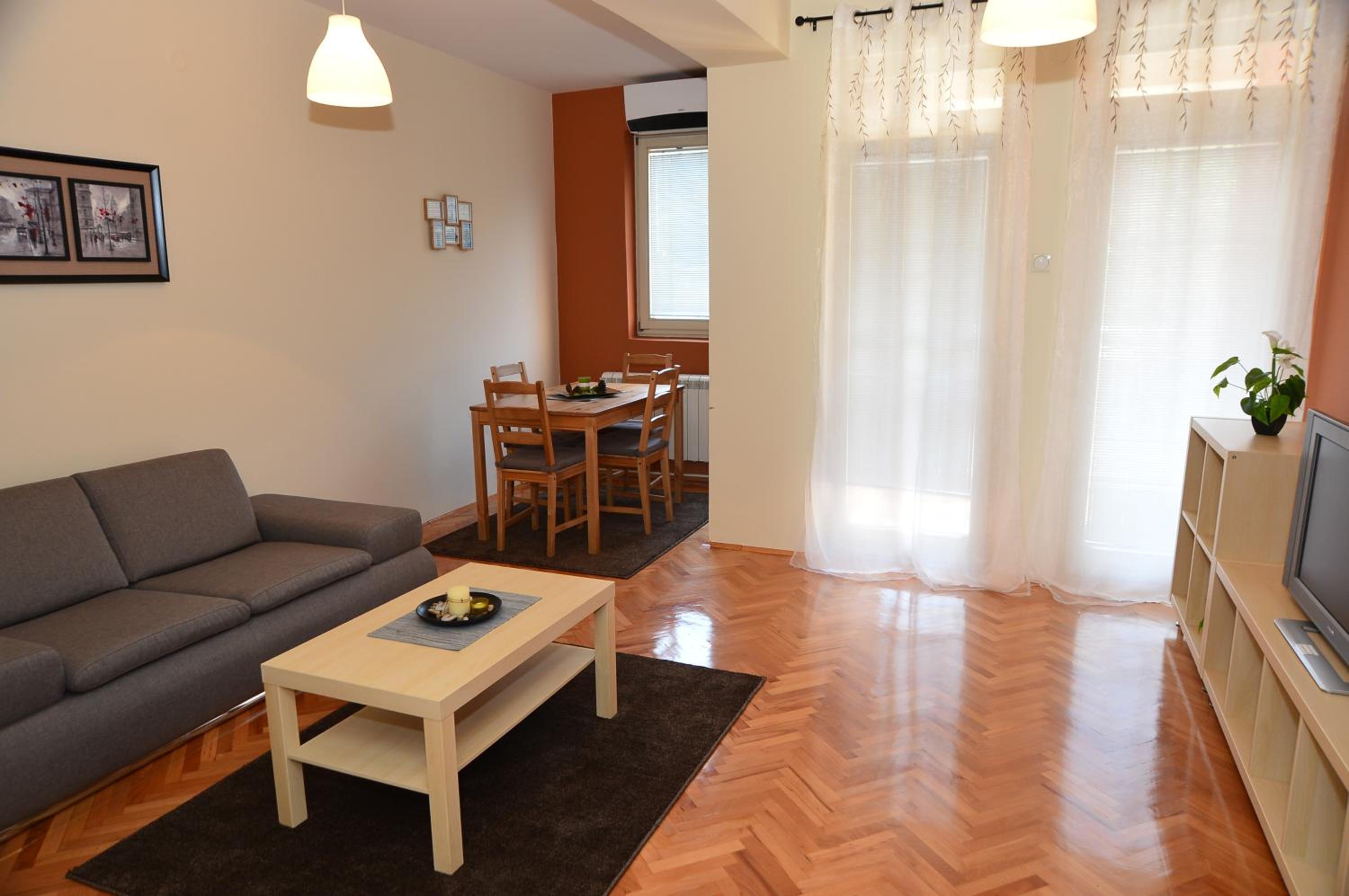 Luxury One-Bedroom Apartment 4 - Nikola Kljusev Str. - Photo 1