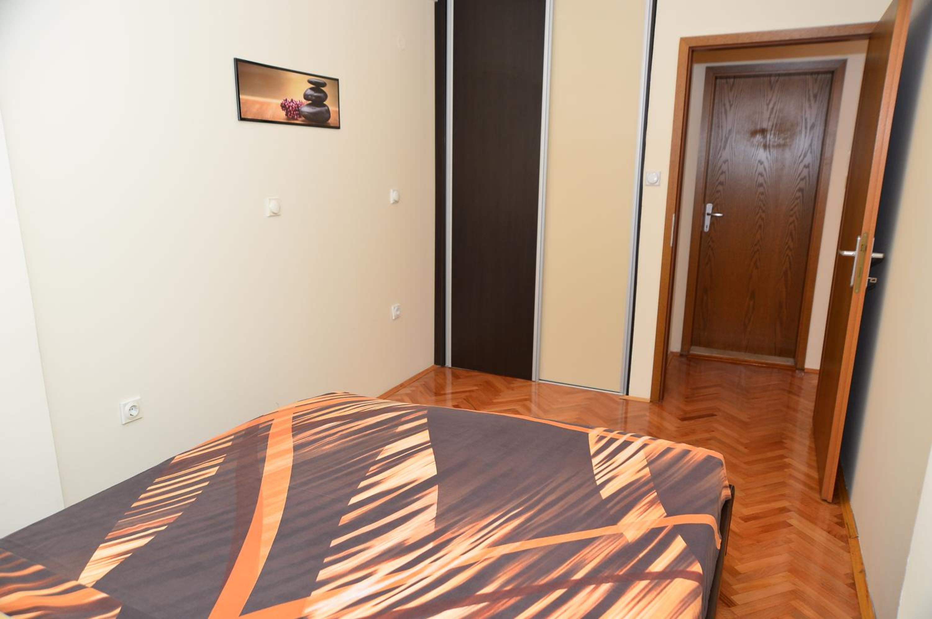 Luxury One-Bedroom Apartment 4 - Nikola Kljusev Str. - Photo 5