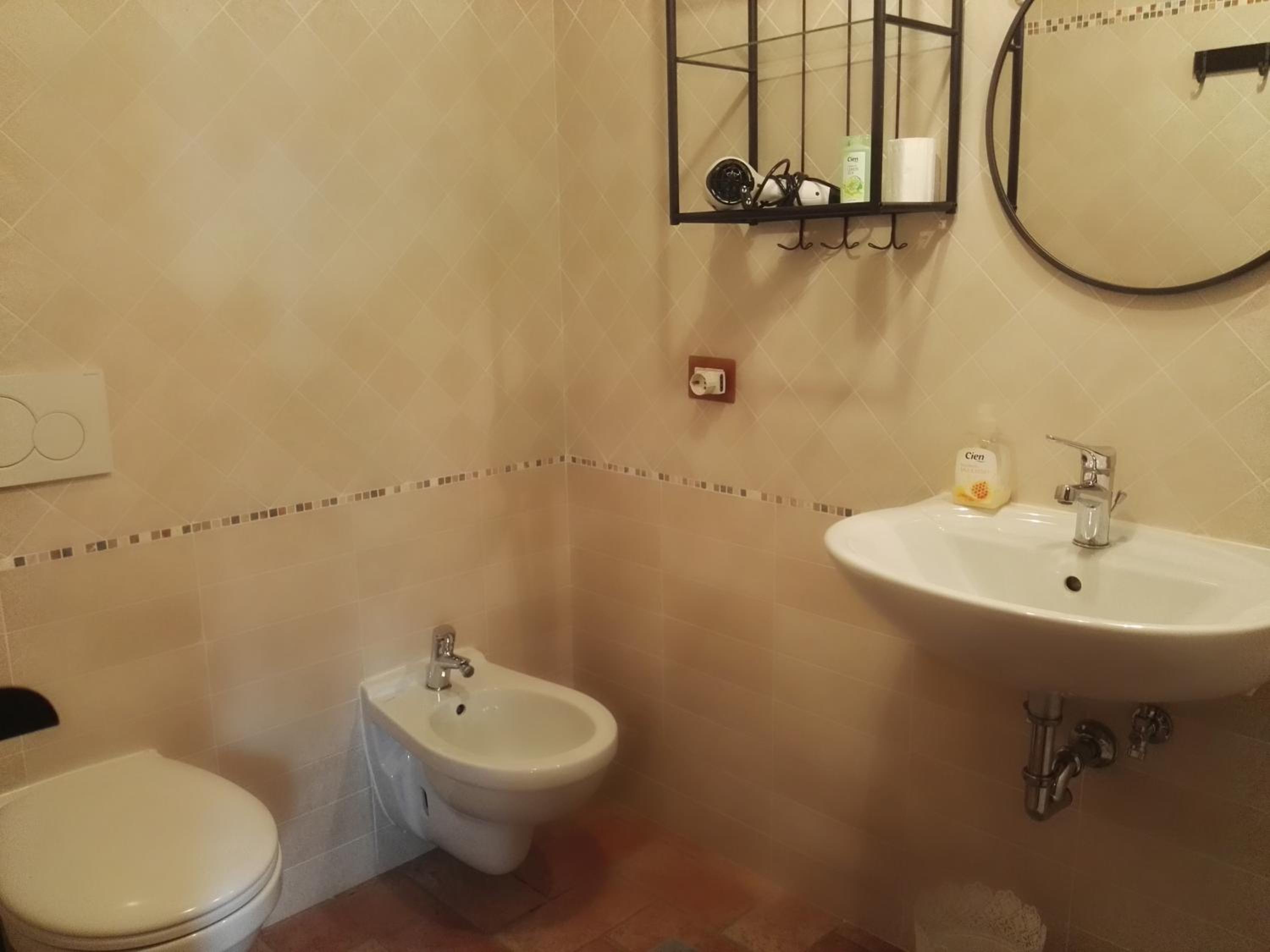 Two Adjacent Rooms - Photo 5