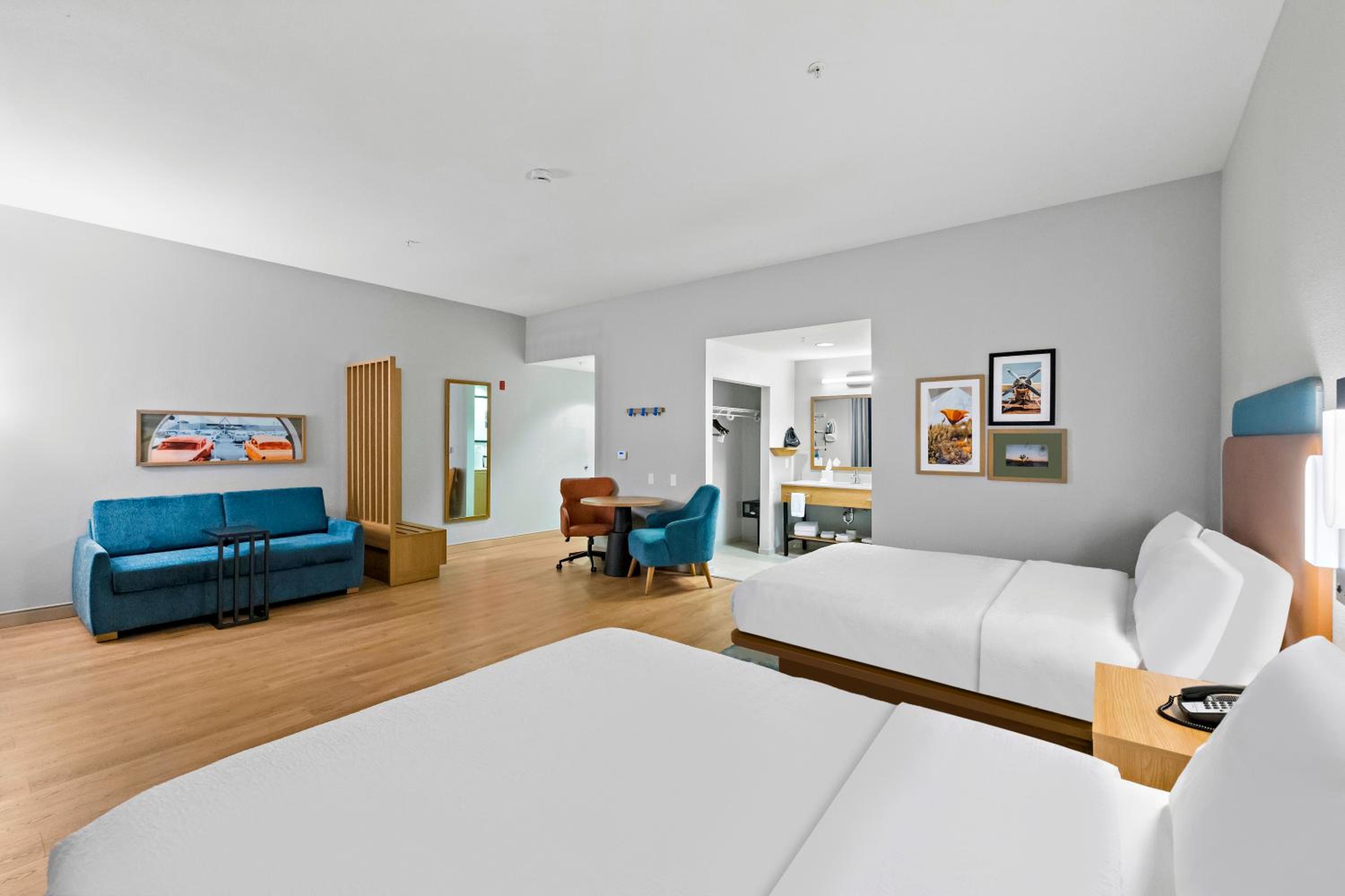 Studio with Two Queen Beds and Sofa Bed - Hearing Access/Non-Smoking - Photo 3
