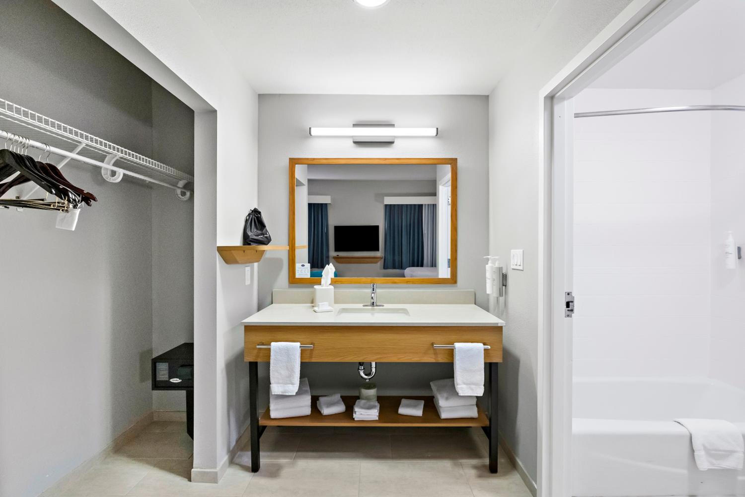 Studio with Two Queen Beds and Sofa Bed - Hearing Access/Non-Smoking - Photo 1