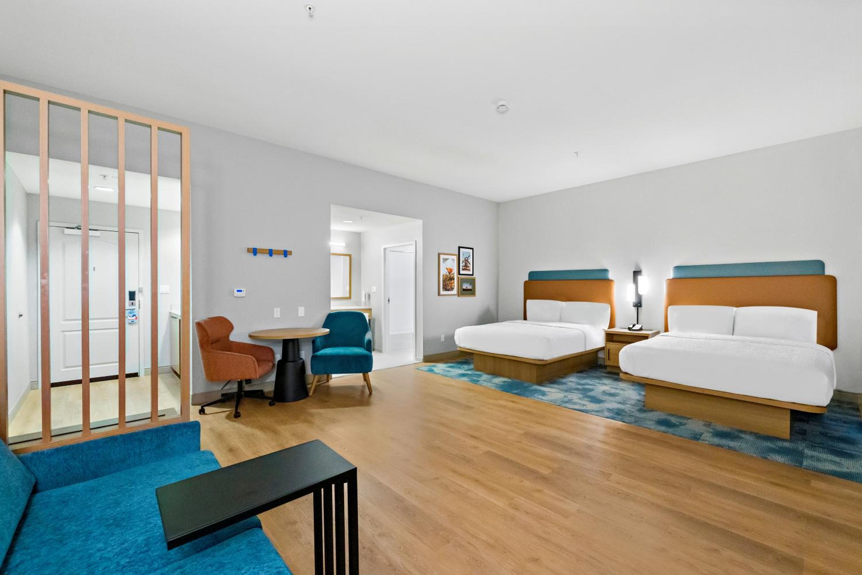 Studio with Two Queen Beds and Sofa Bed - Hearing Access/Non-Smoking - Photo 4