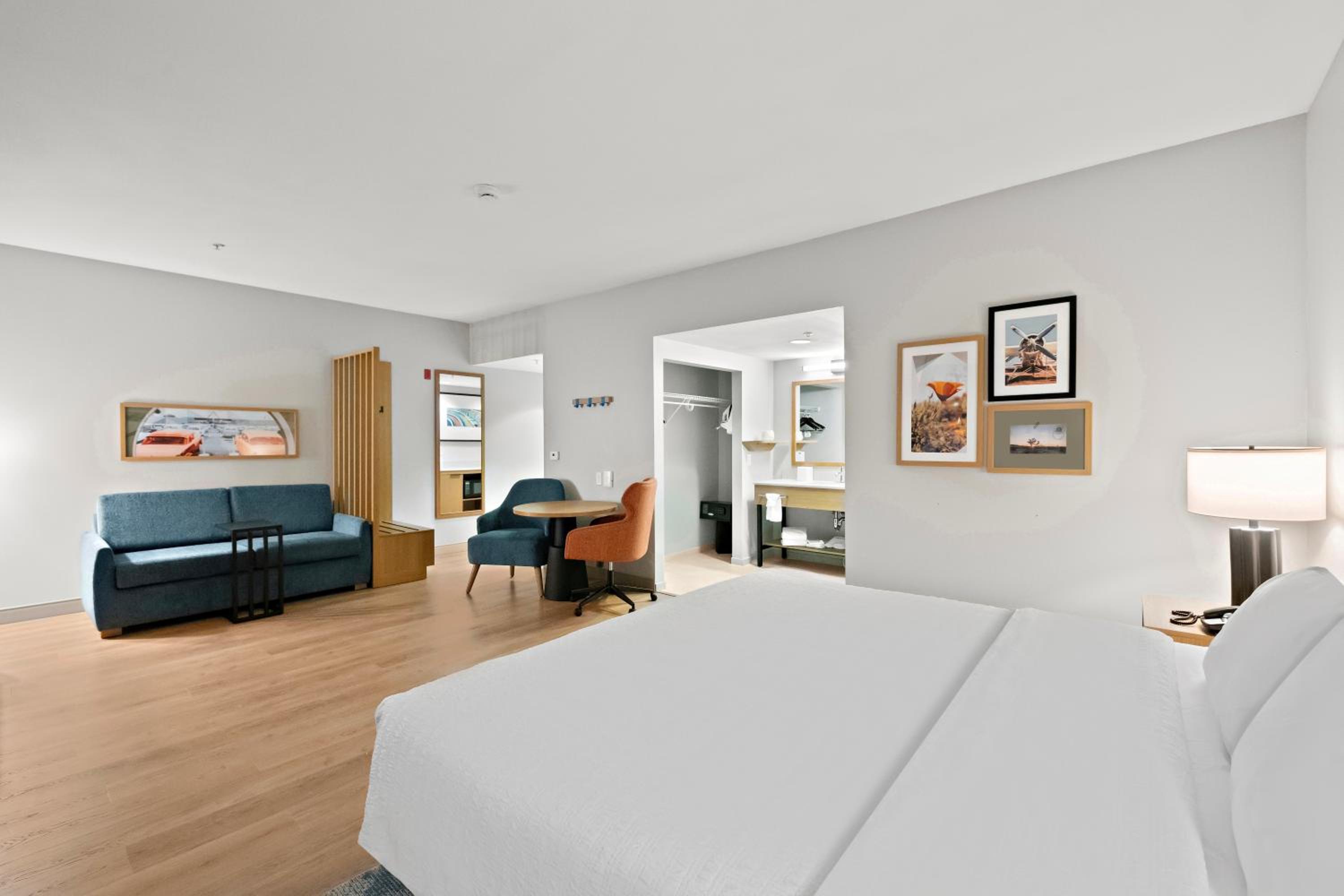 King Studio Suite with Sofa Bed - Hearing Access/Non-Smoking - Photo 1