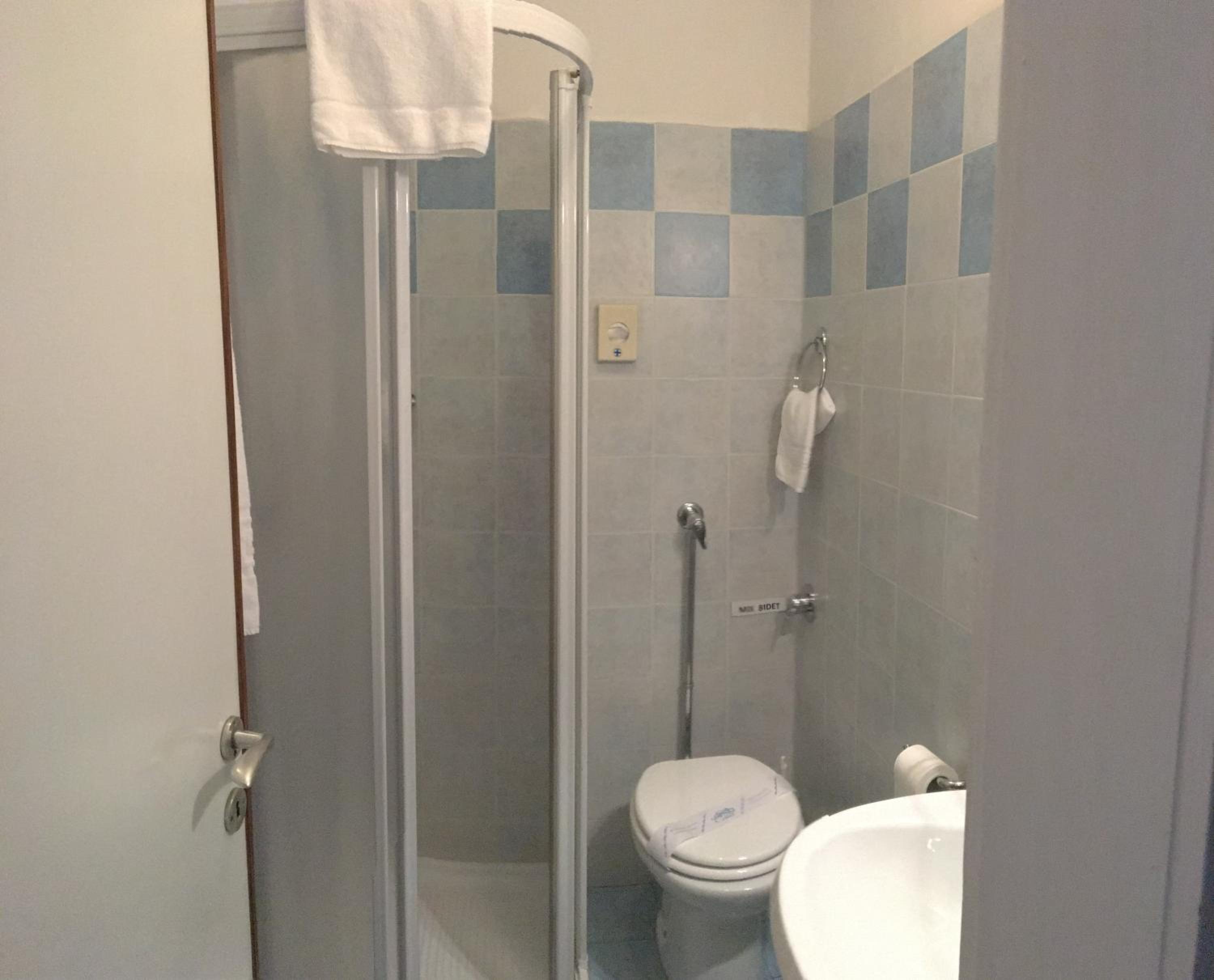 Double Room - Photo 6