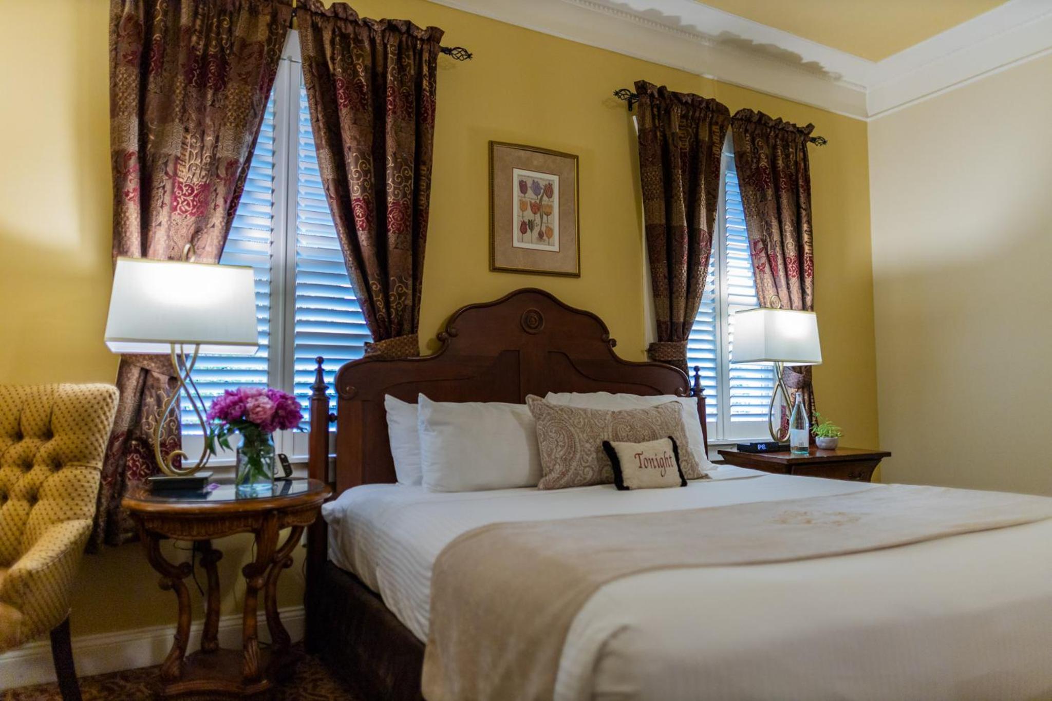 Standard Queen Room