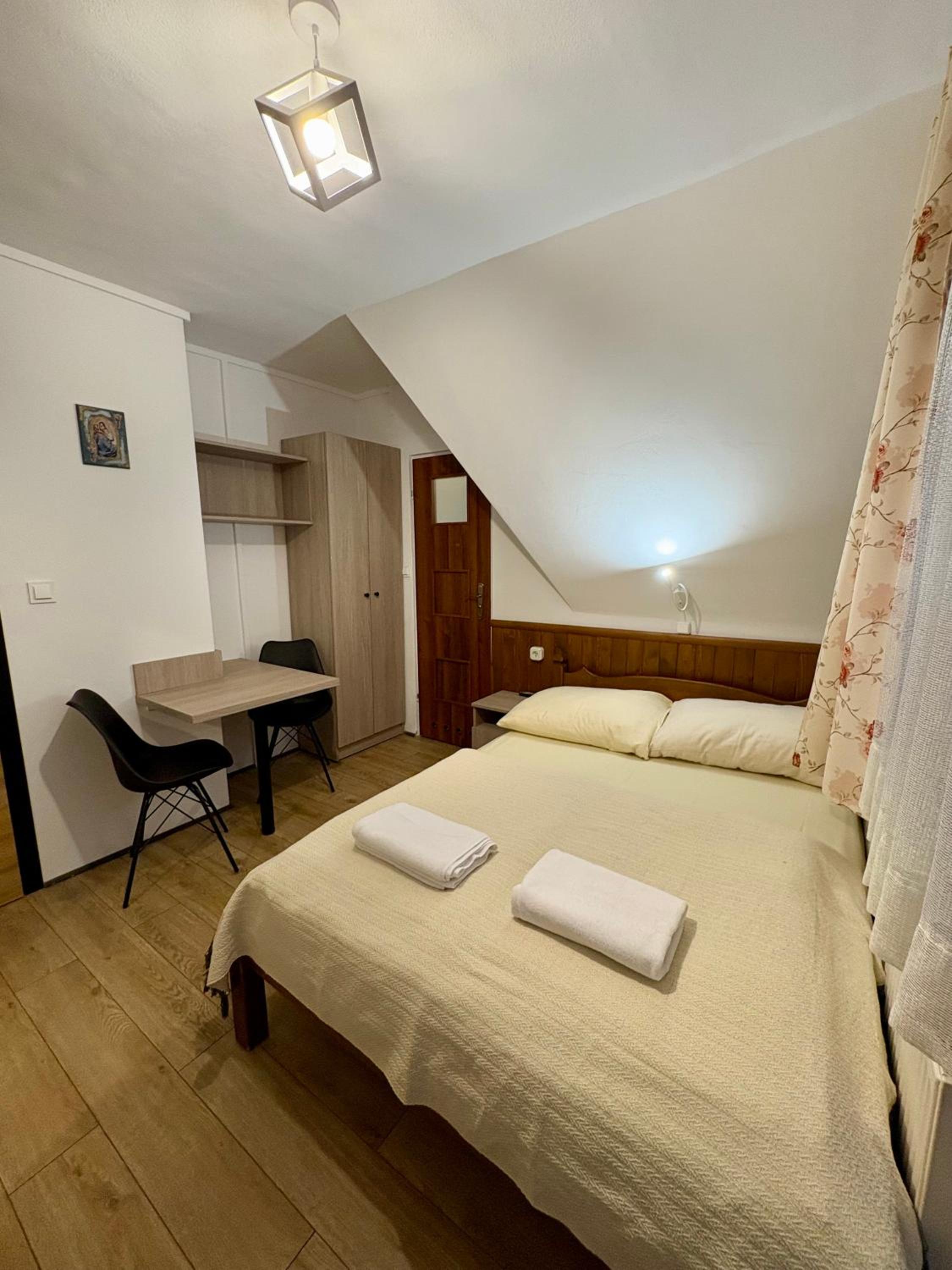 Small Double Room photo 1