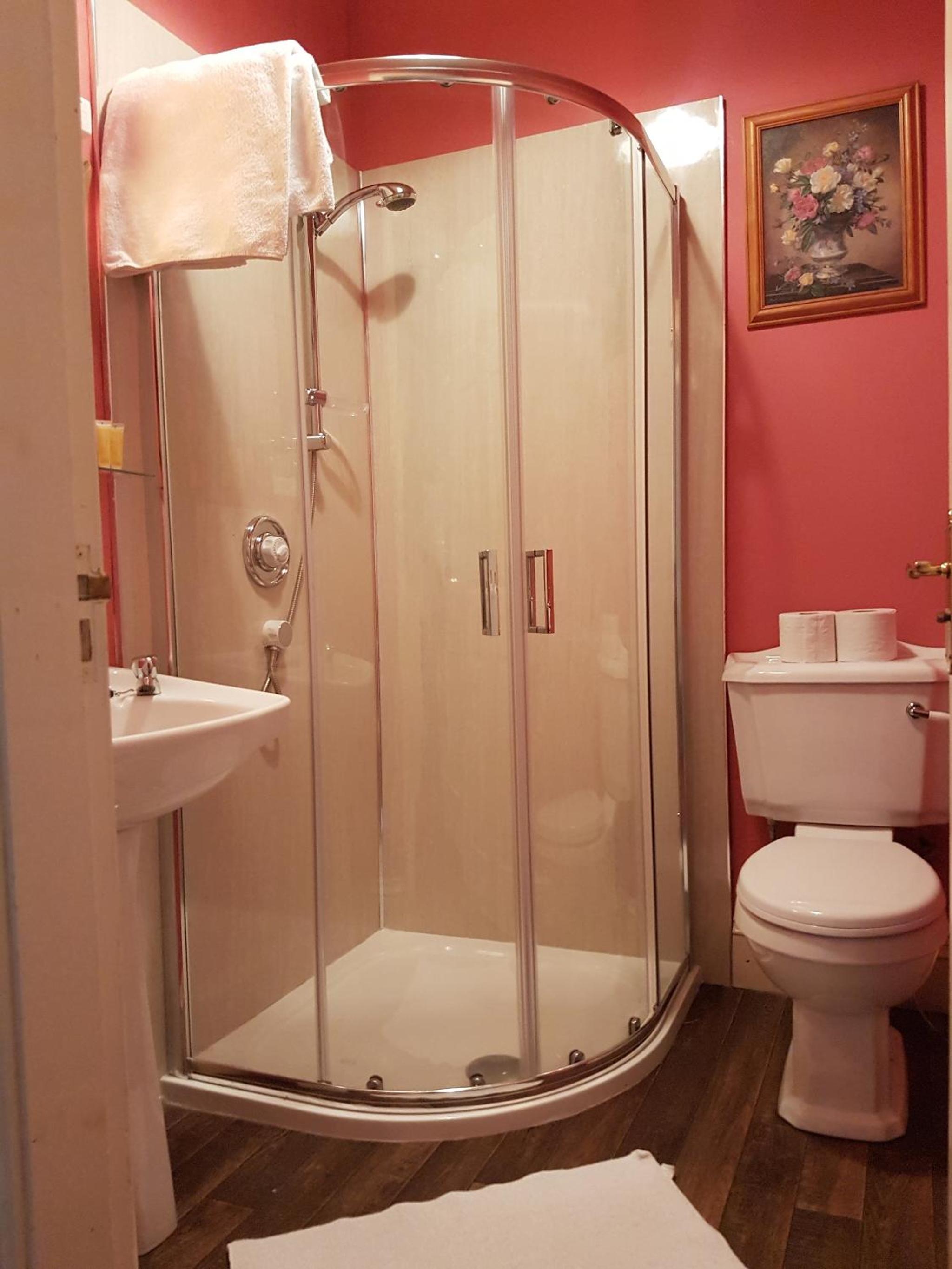 Standard Double Room with En Suite photo 3
