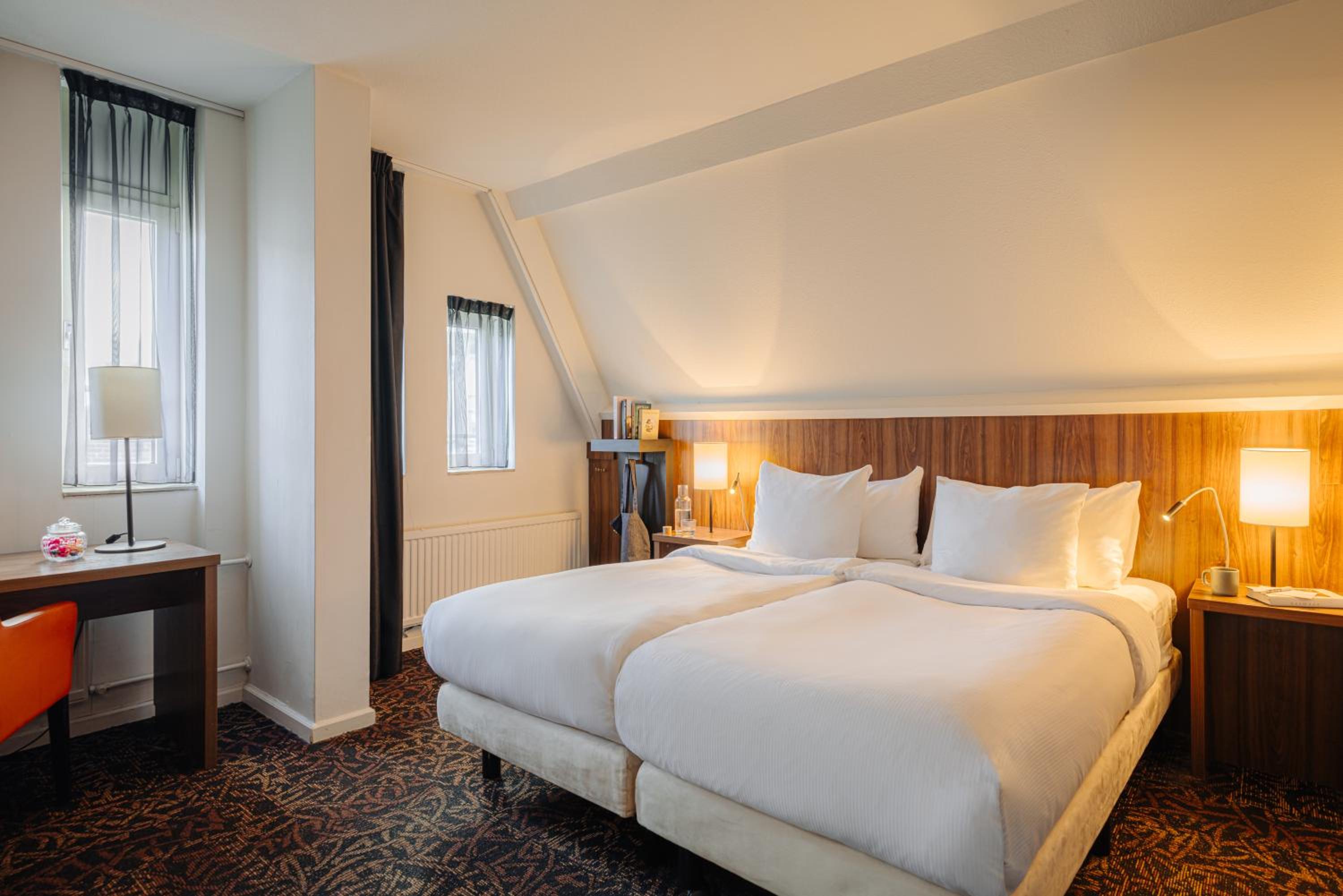 Comfort Room 1 Twin Bed 1 Single Bed