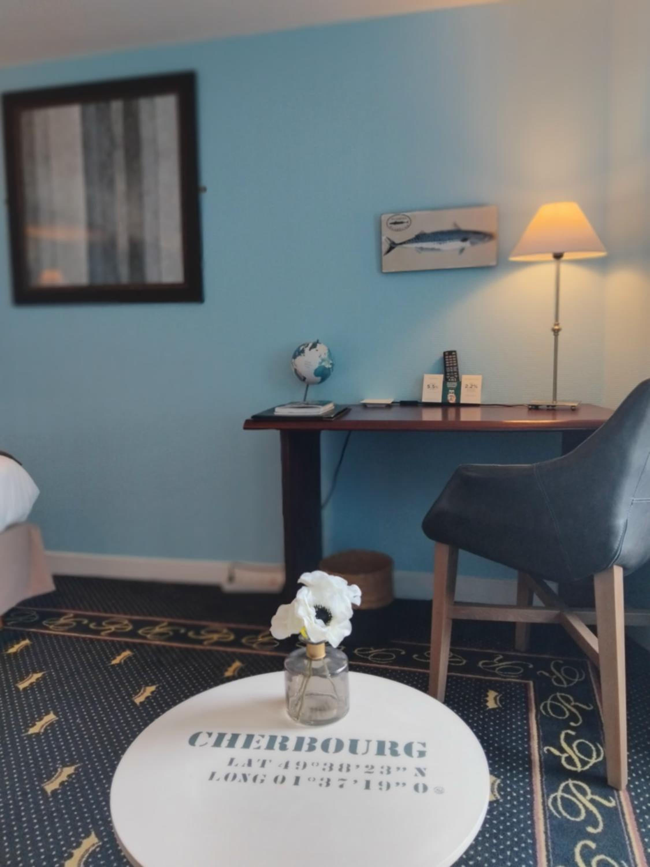 Superior Twin Room with Harbor View - Photo 5