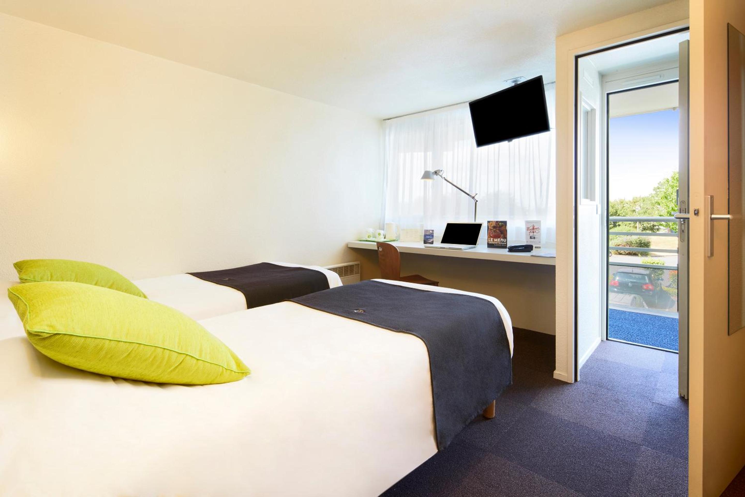 Standard Twin Room - Photo 1