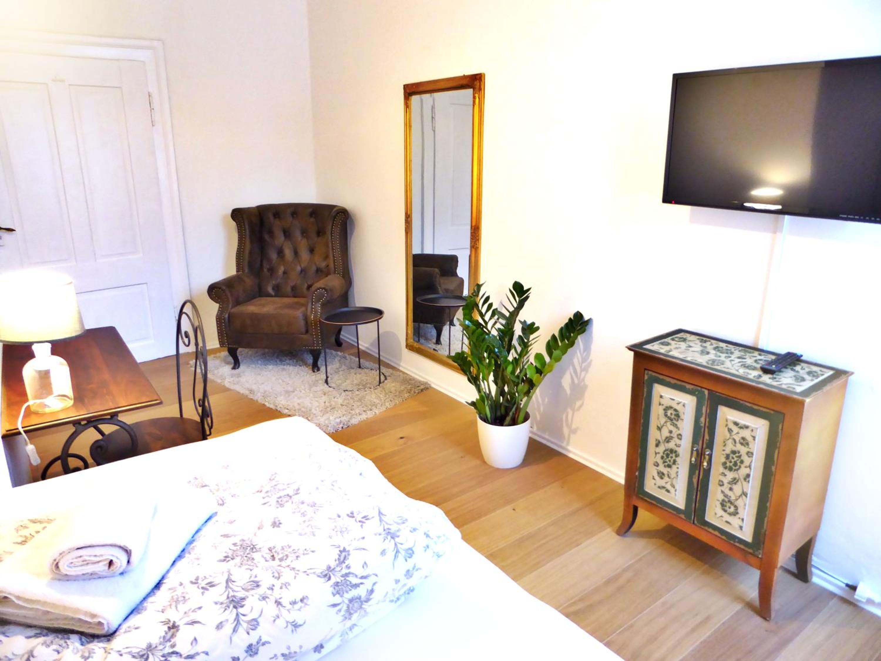 Queen Room photo 1