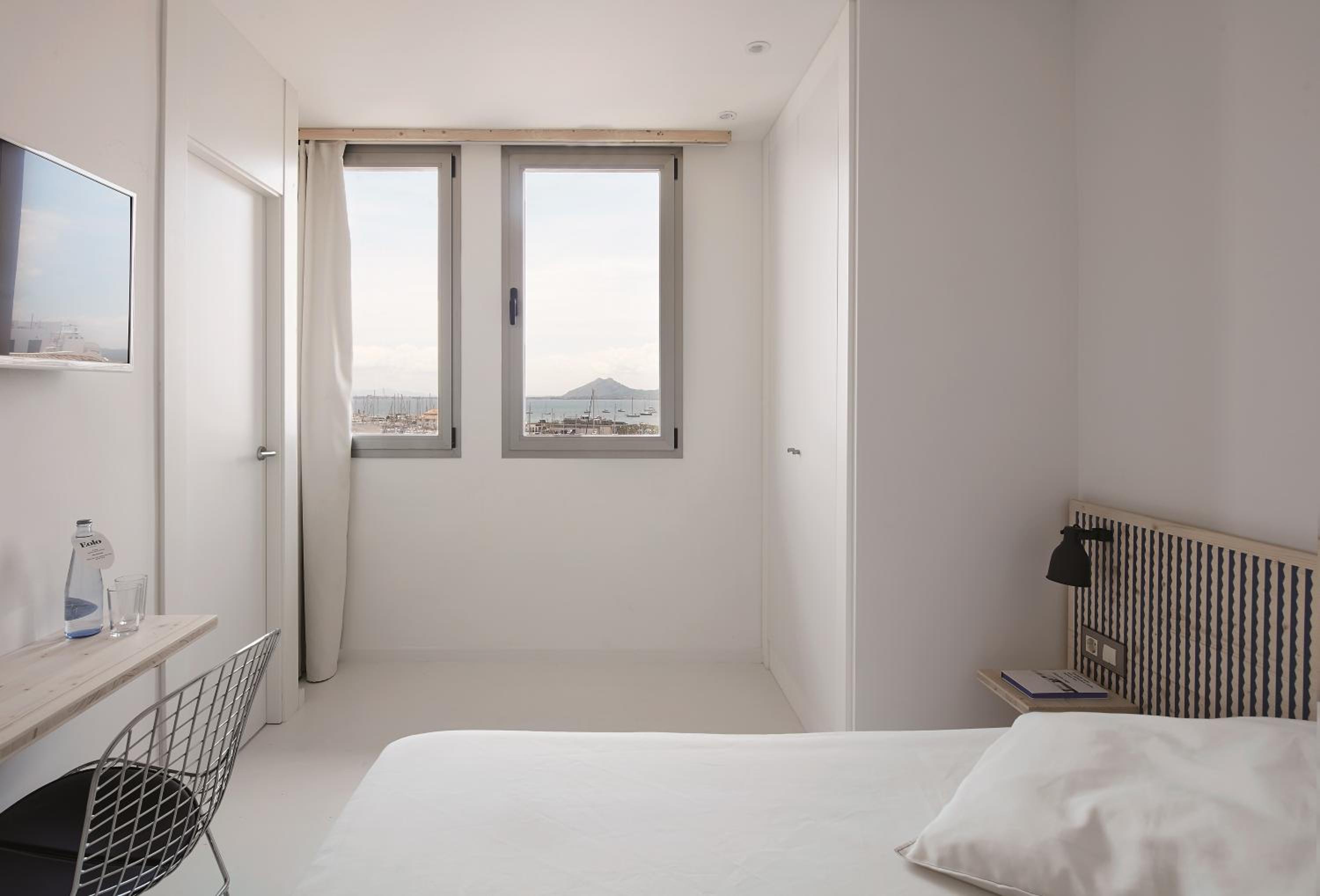 Double or Twin Room with Sea View - Without Balcony photo 3