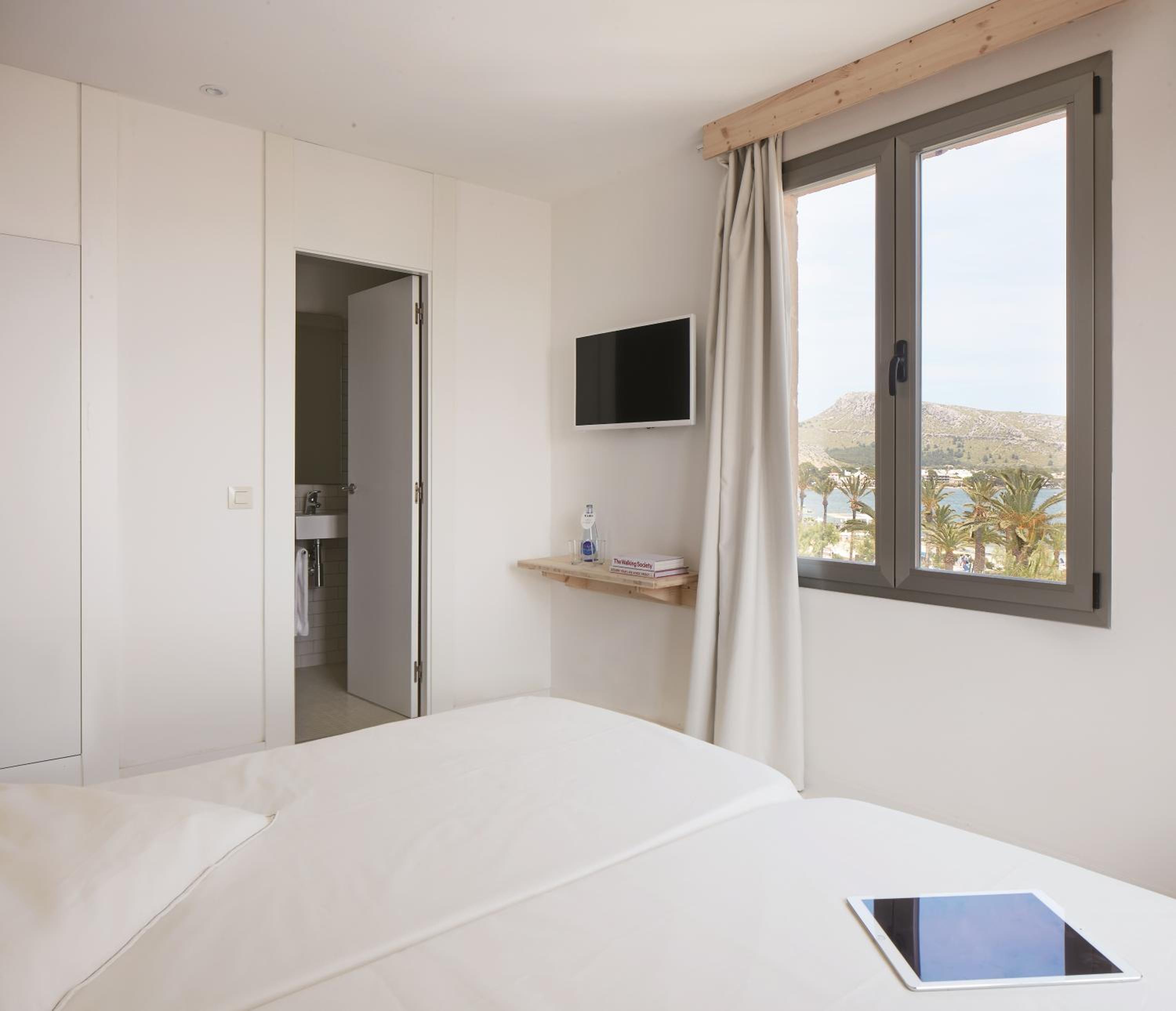 Double or Twin Room with Sea View - Without Balcony photo 2