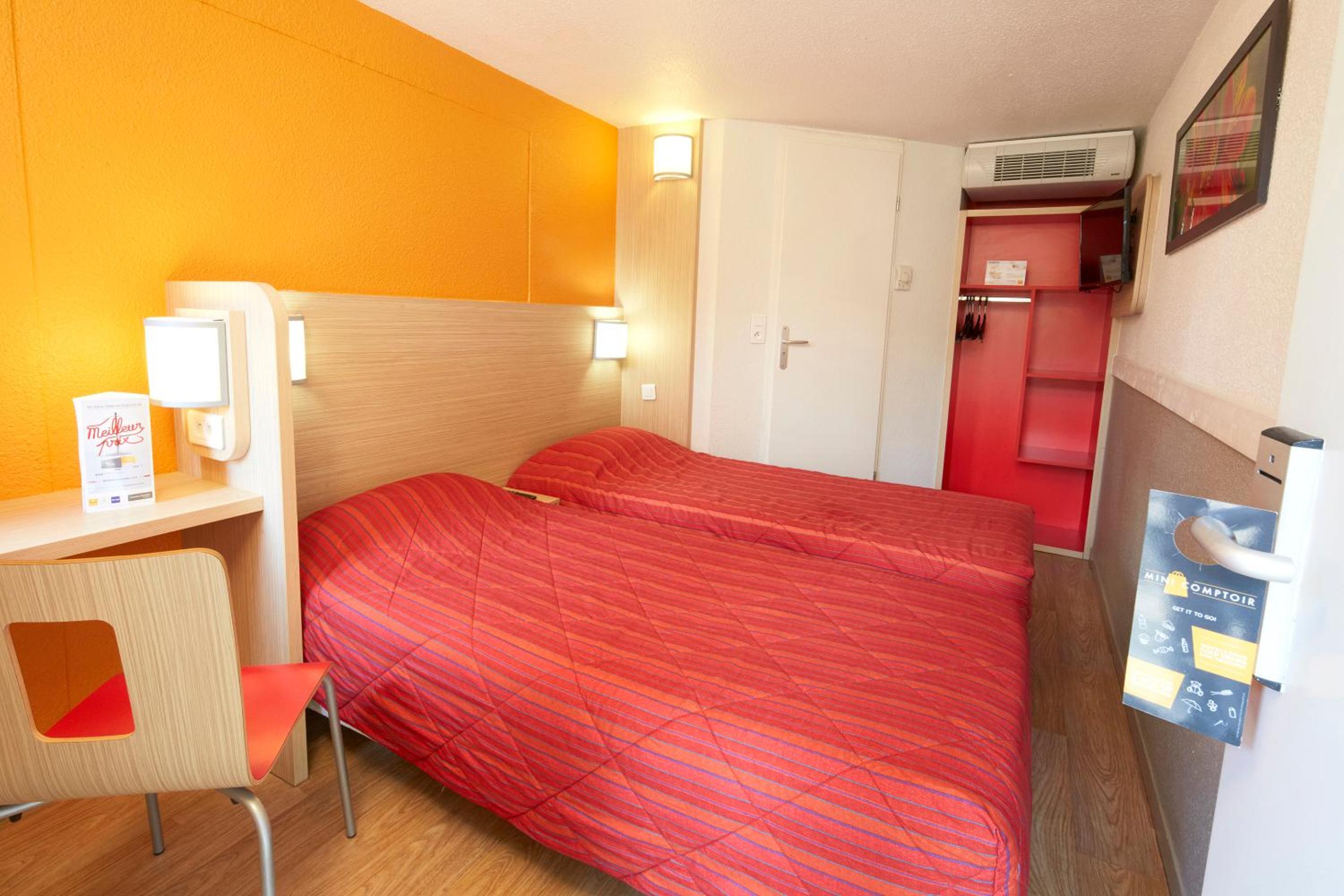 Standard Room with Twin Bed - Photo 1