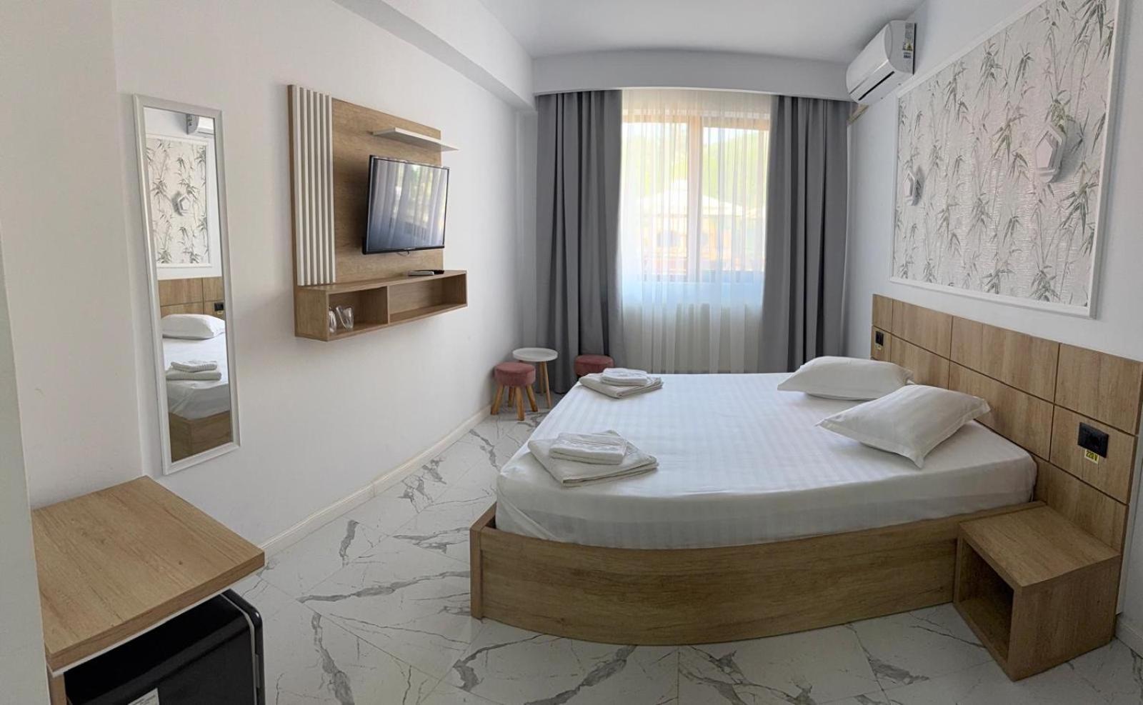 Double Room - Photo 7