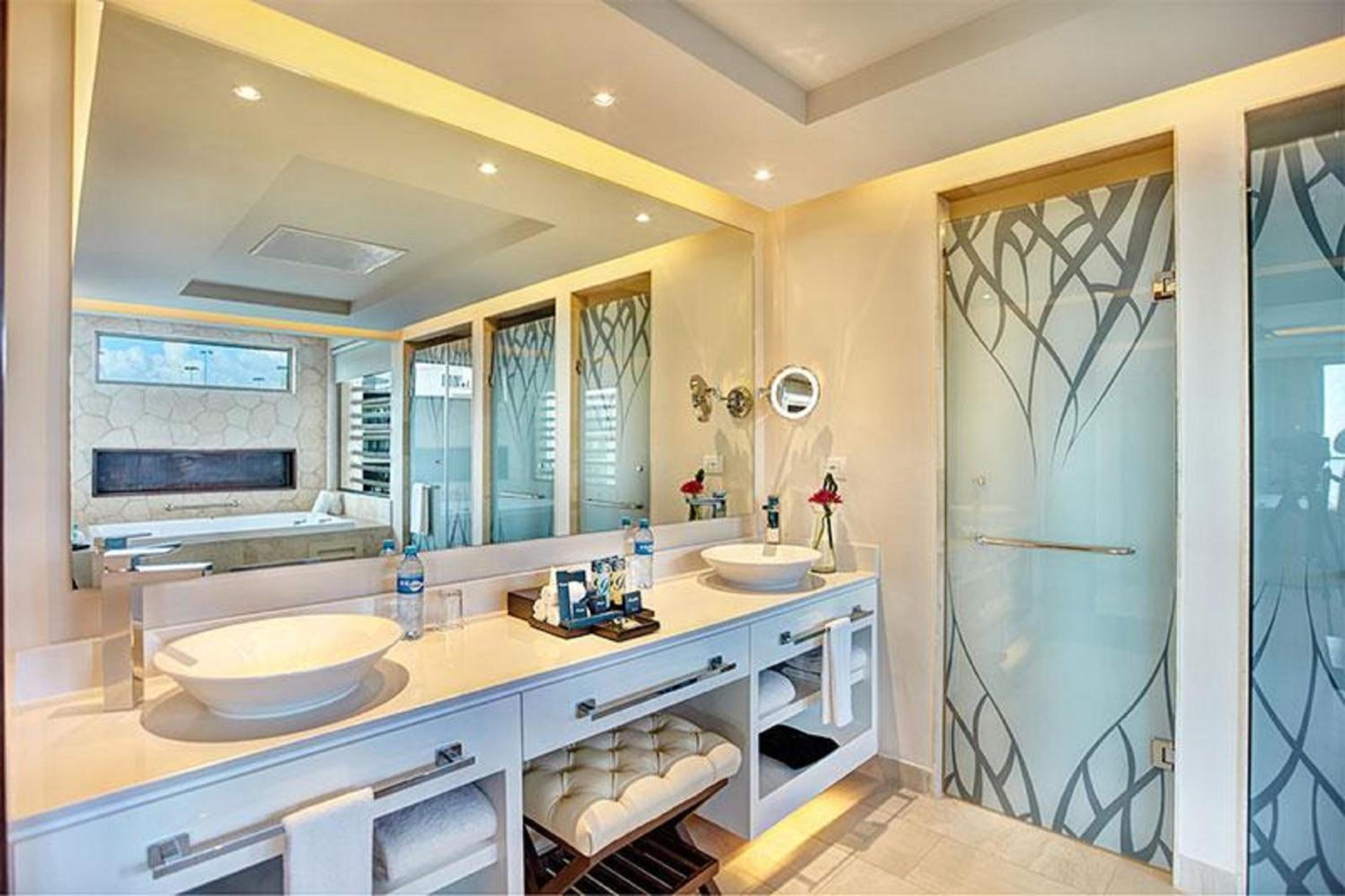 Luxury Presidential one Bedroom Suite Ocean View photo 2