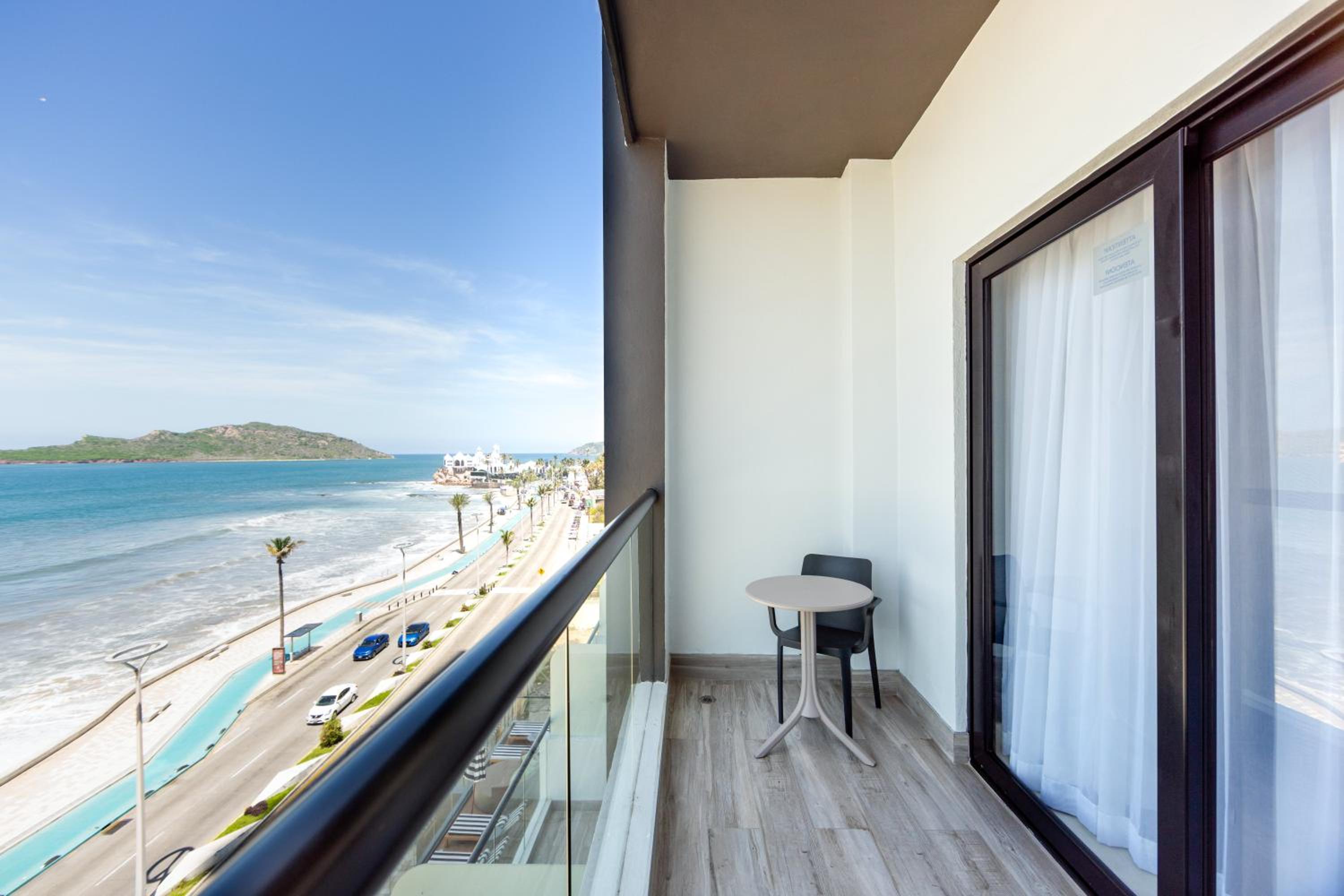 Queen Suite with Two Queen Beds and Balcony - Ocean View - Photo 2
