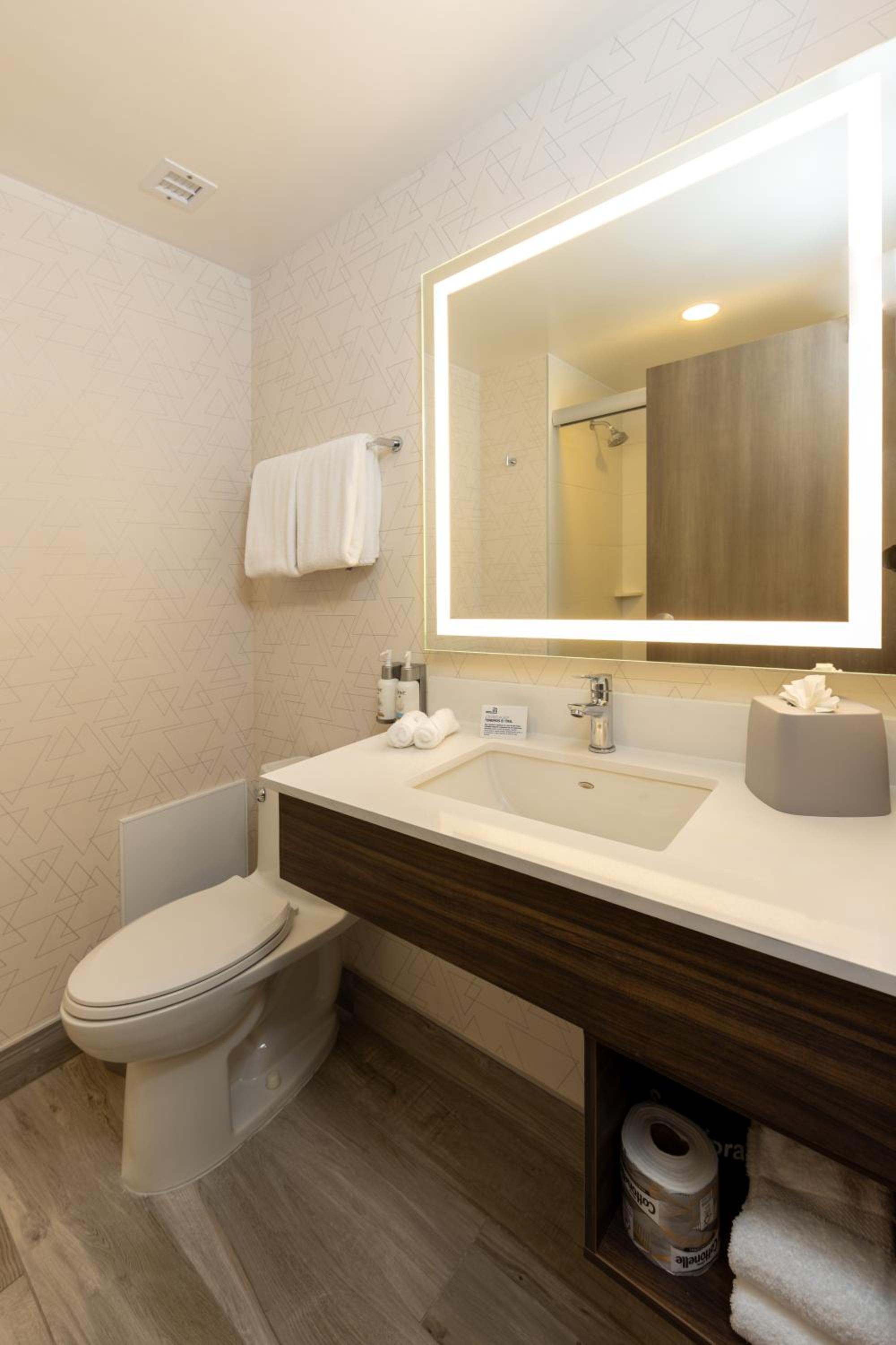 Queen Suite with Two Queen Beds and Balcony - Ocean View - Photo 3
