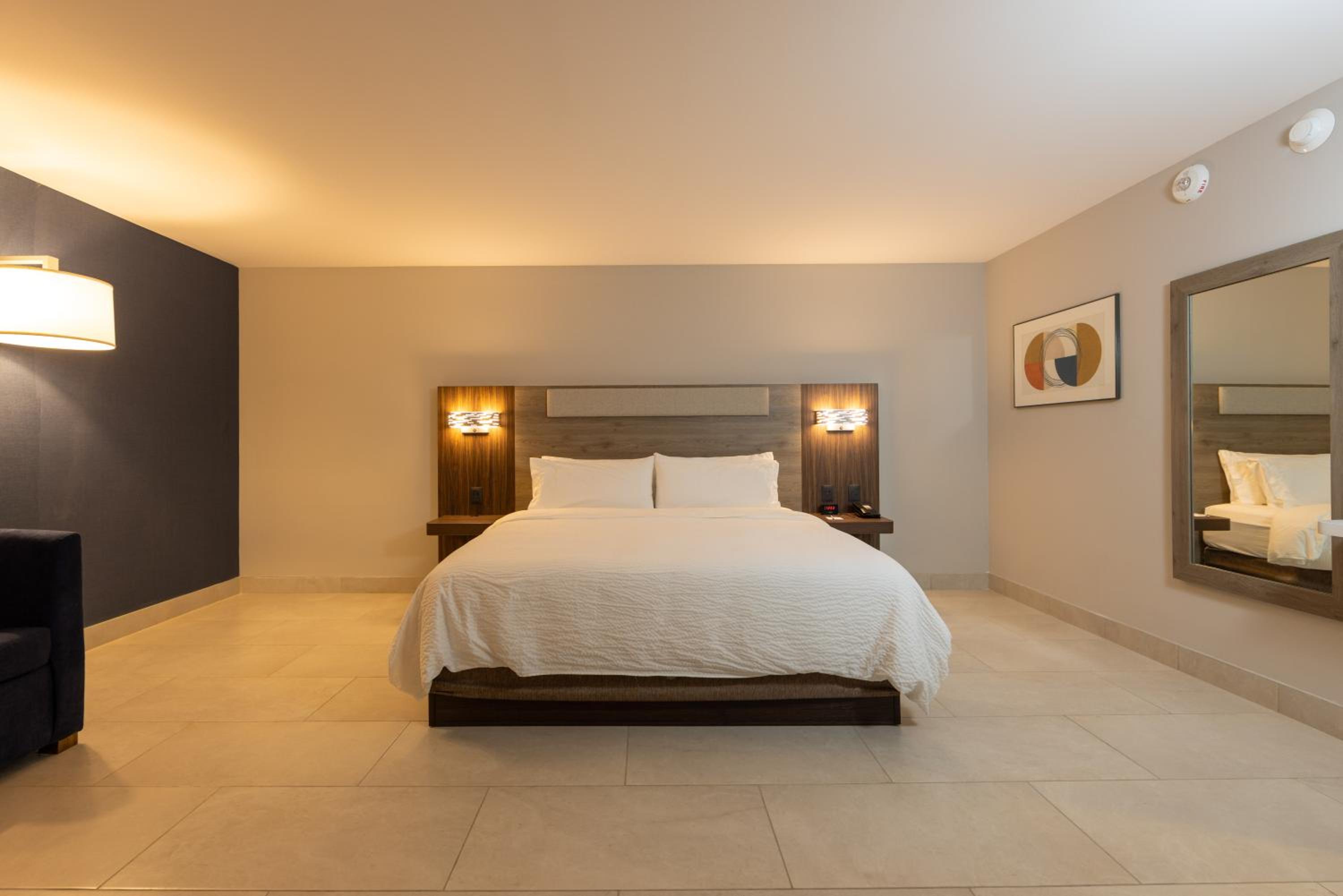 Accessible King Suite with Lagoon View - Photo 1