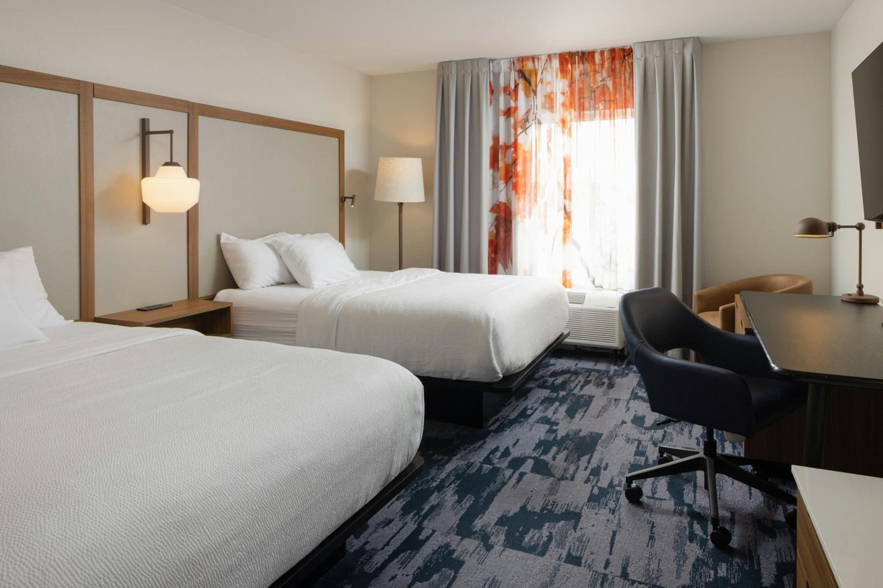 Queen Room with Two Queen Beds - Photo 1