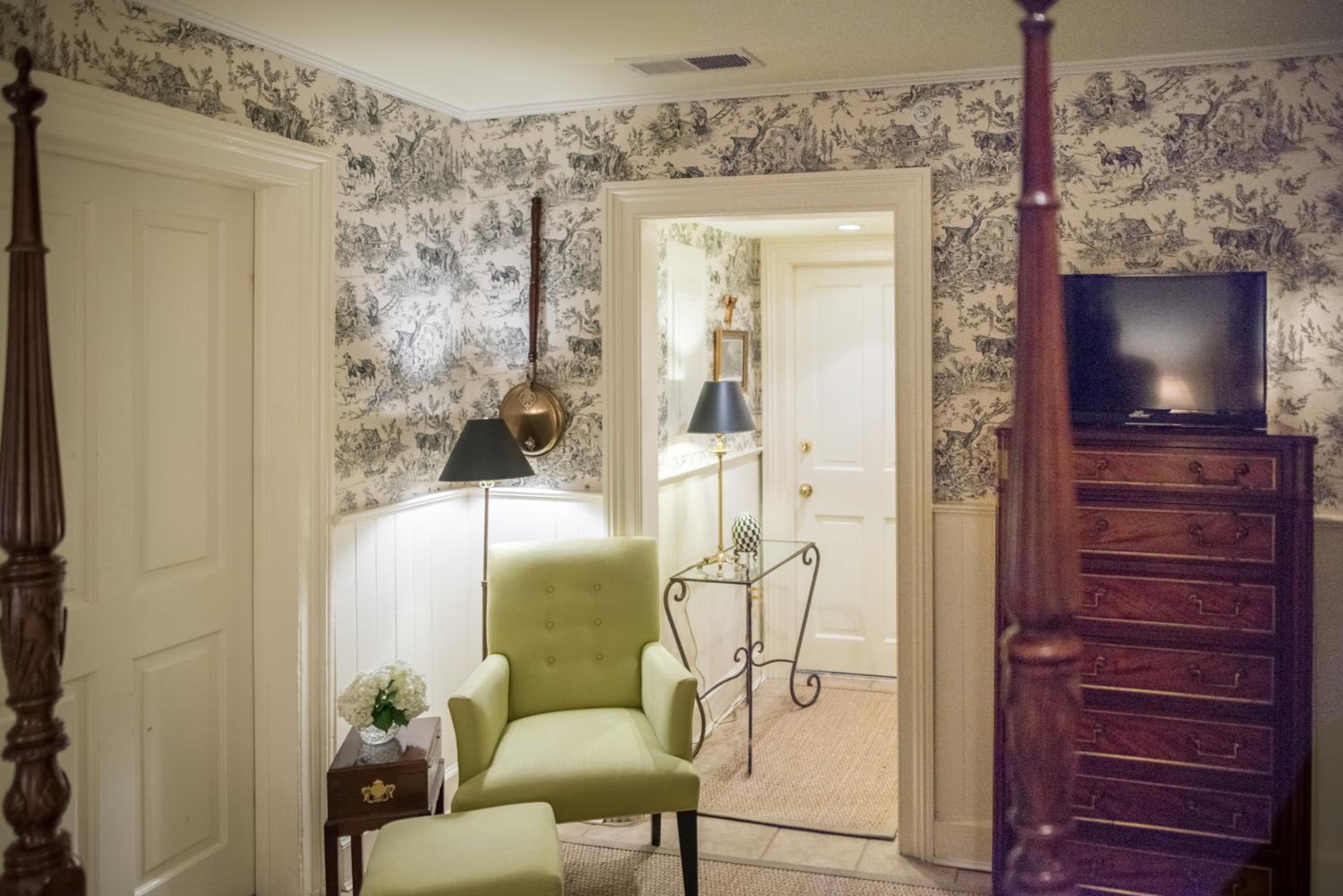 Queen Room - Garden Room