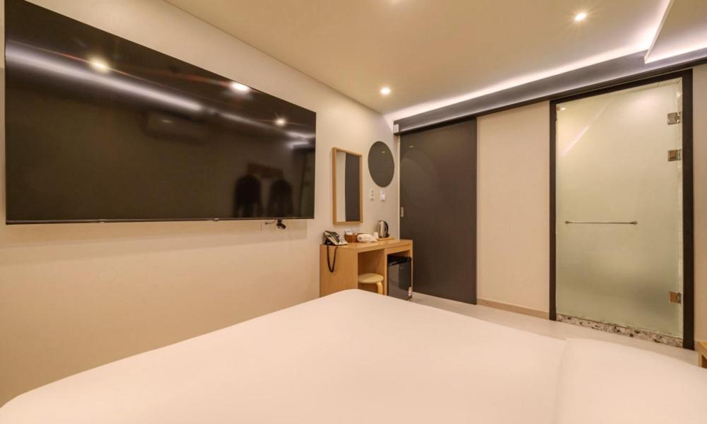 Standard Double Room - Photo 2