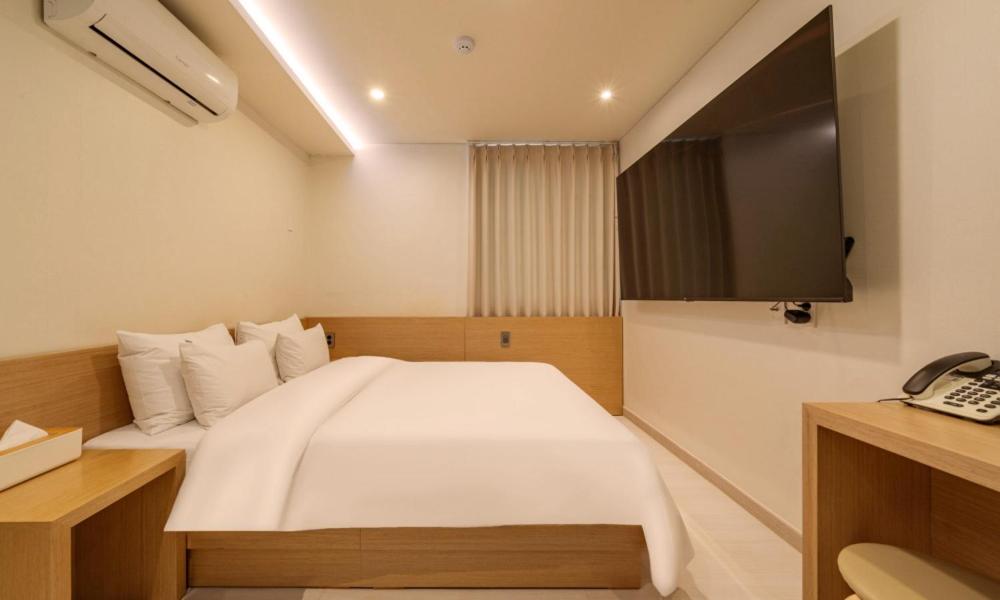 Standard Double Room - Photo 4