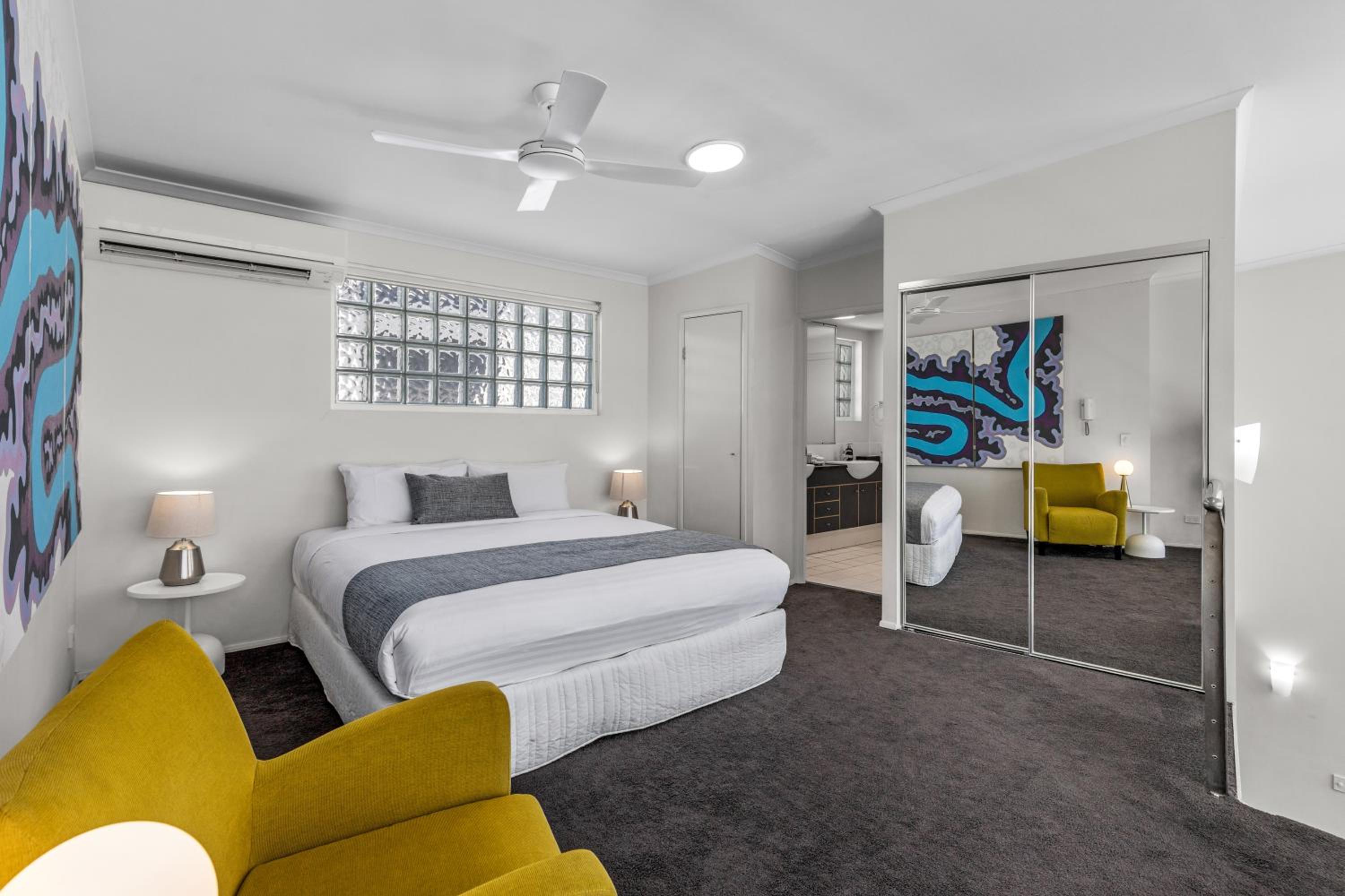 One-Bedroom Loft Penthouse thumbnail 5