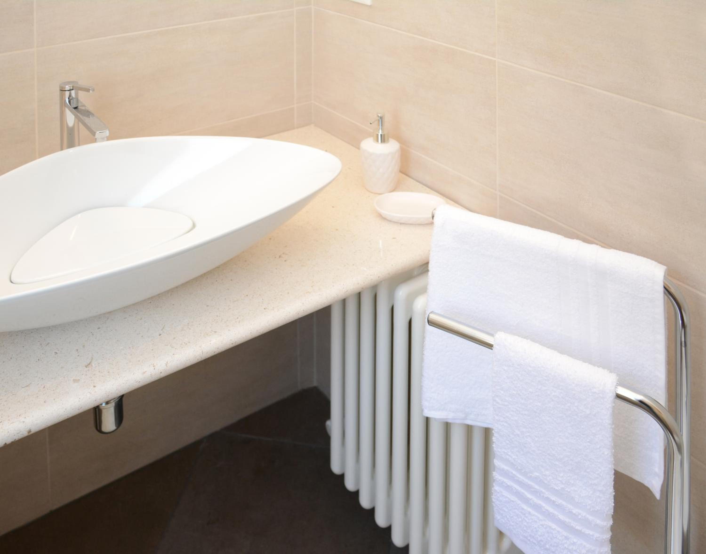 Double or Twin Room with Private Bathroom photo 3