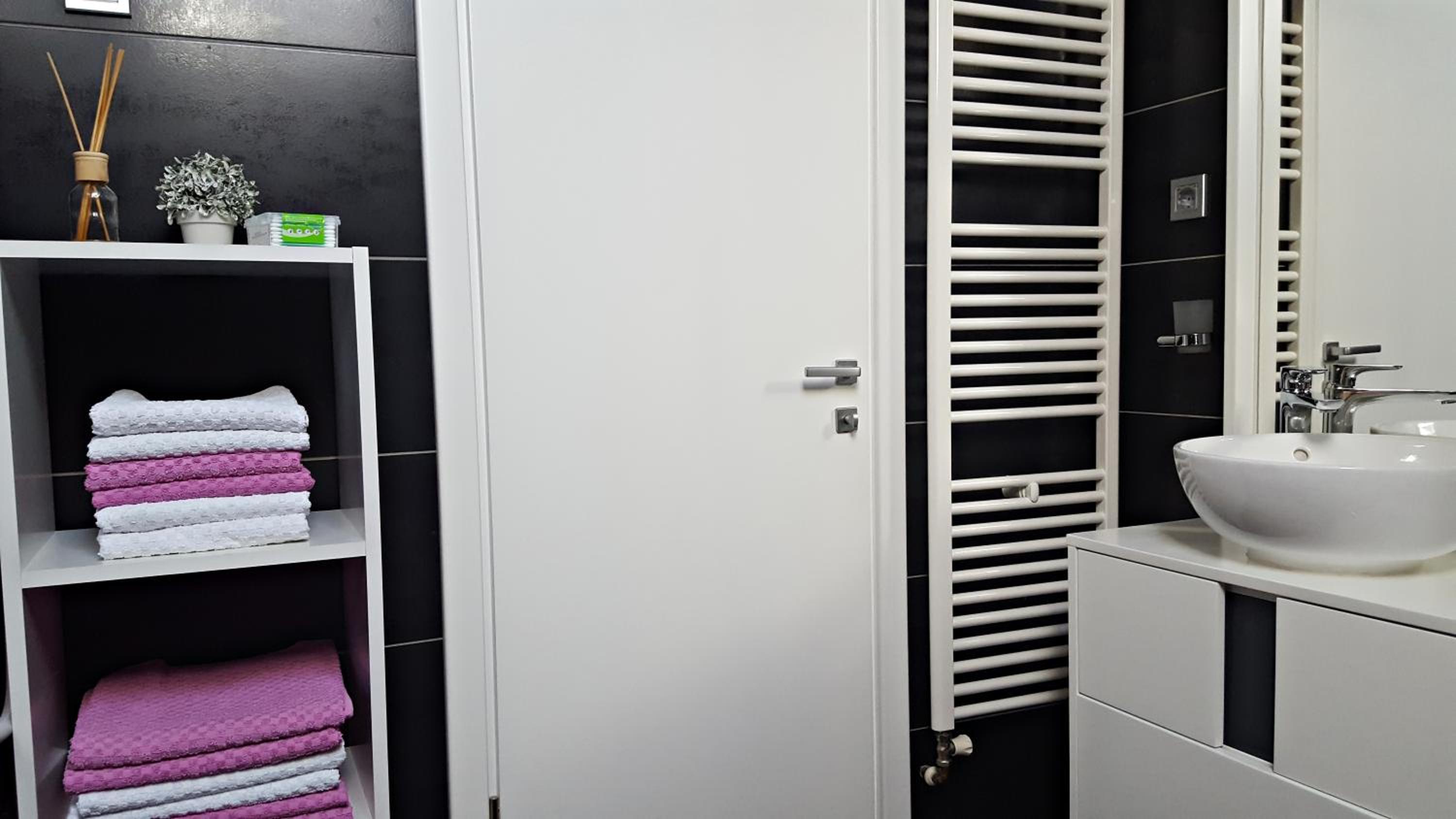 Two-Bedroom Apartment - Photo 21
